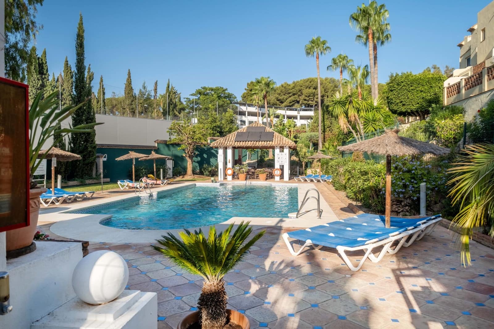 3 bedroom Penthouse for sale in Nueva Andalucia with pool - € 495,000 (Ref: 8770085)