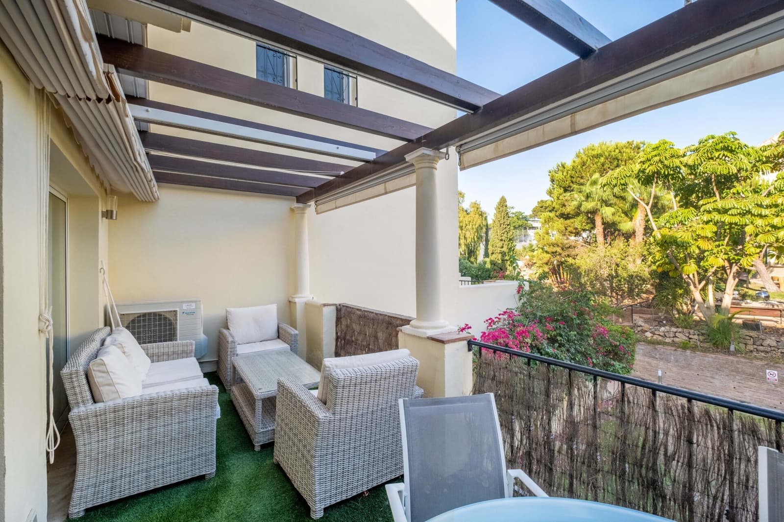 3 bedroom Penthouse for sale in Nueva Andalucia with pool - € 495,000 (Ref: 8770085)