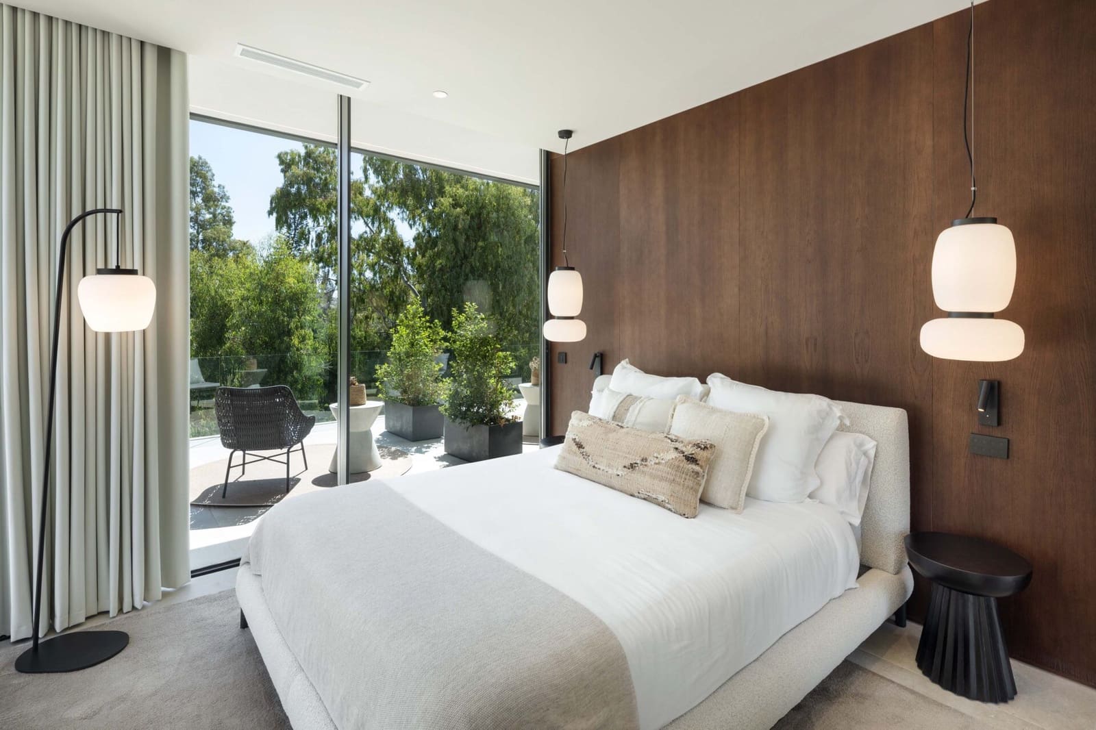 6 bedroom Villa for sale in Nueva Andalucia with pool - € 4,375,000 (Ref: 8770086)