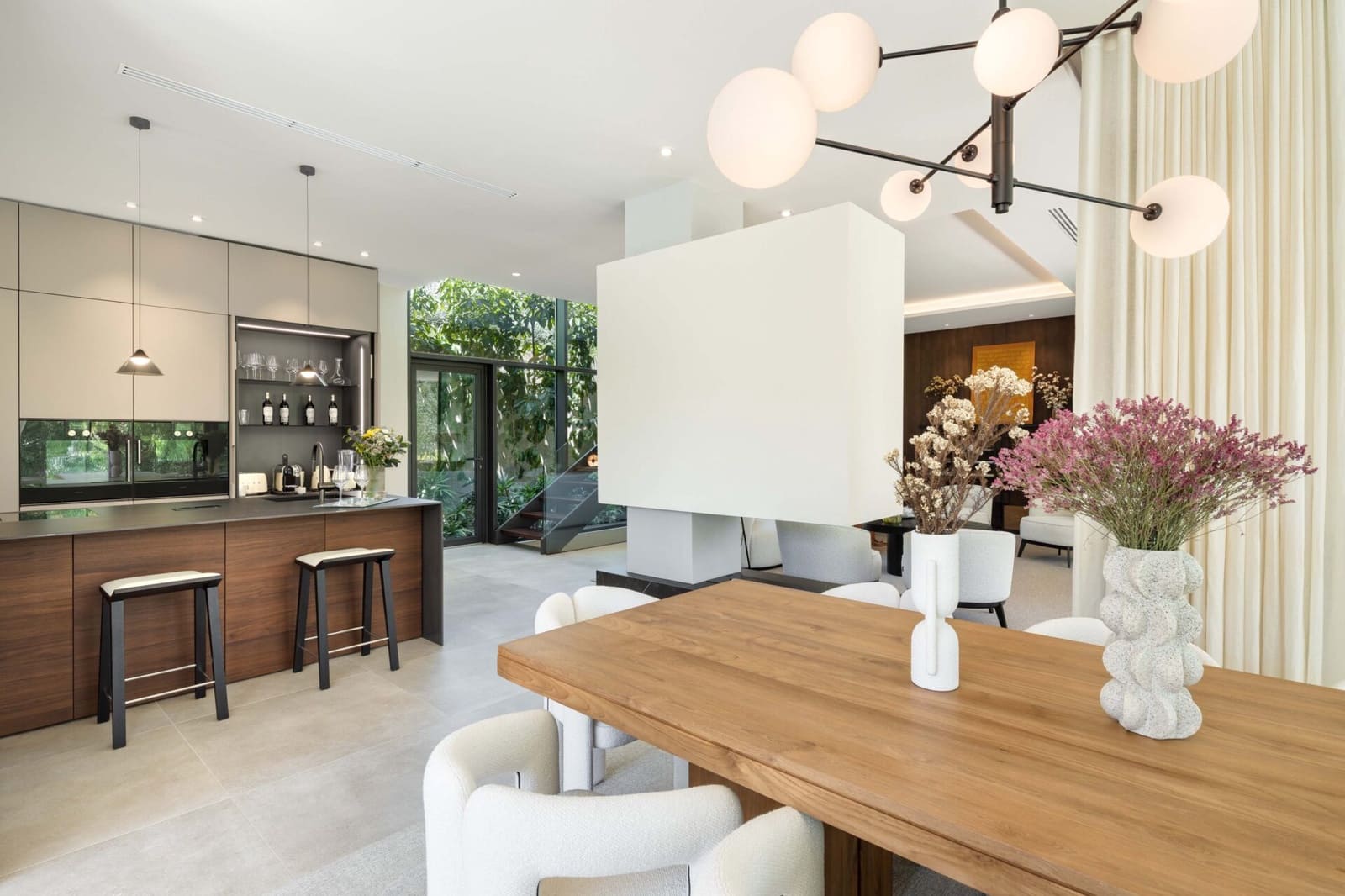 6 bedroom Villa for sale in Nueva Andalucia with pool - € 4,375,000 (Ref: 8770086)