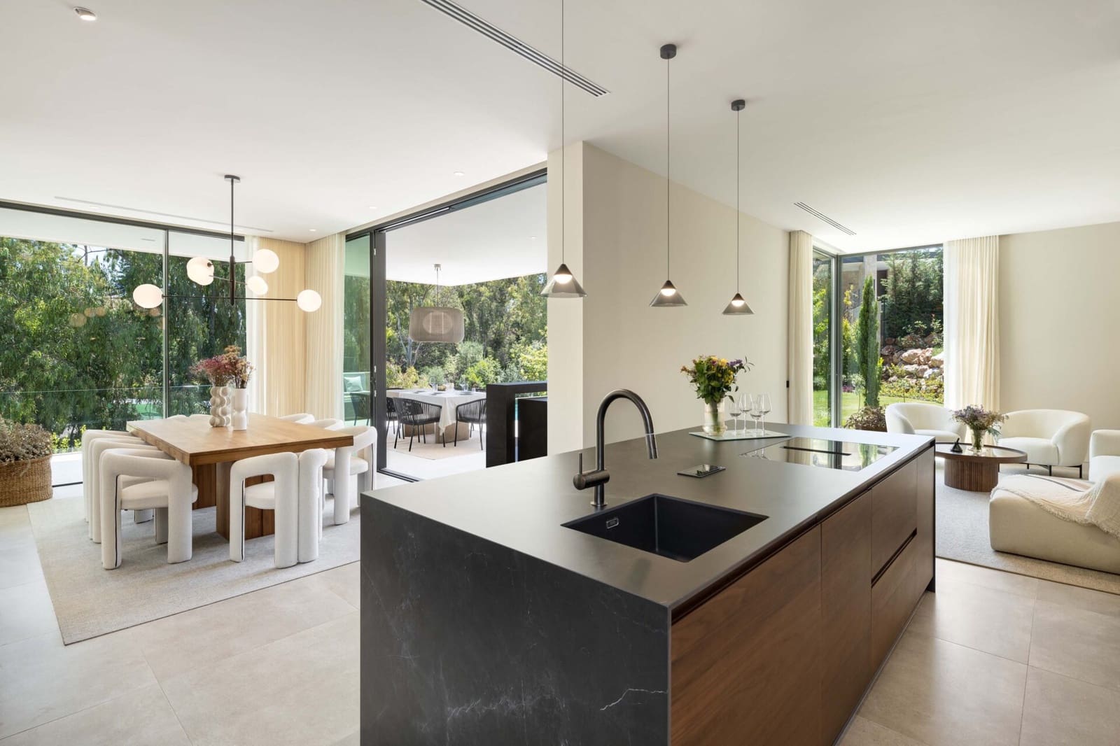 6 bedroom Villa for sale in Nueva Andalucia with pool - € 4,375,000 (Ref: 8770086)