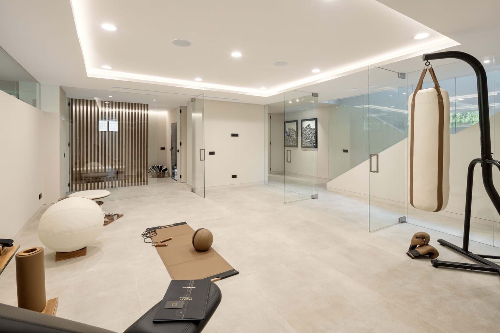 6 bedroom Villa for sale in Nueva Andalucia with pool - € 4,375,000 (Ref: 8770086)