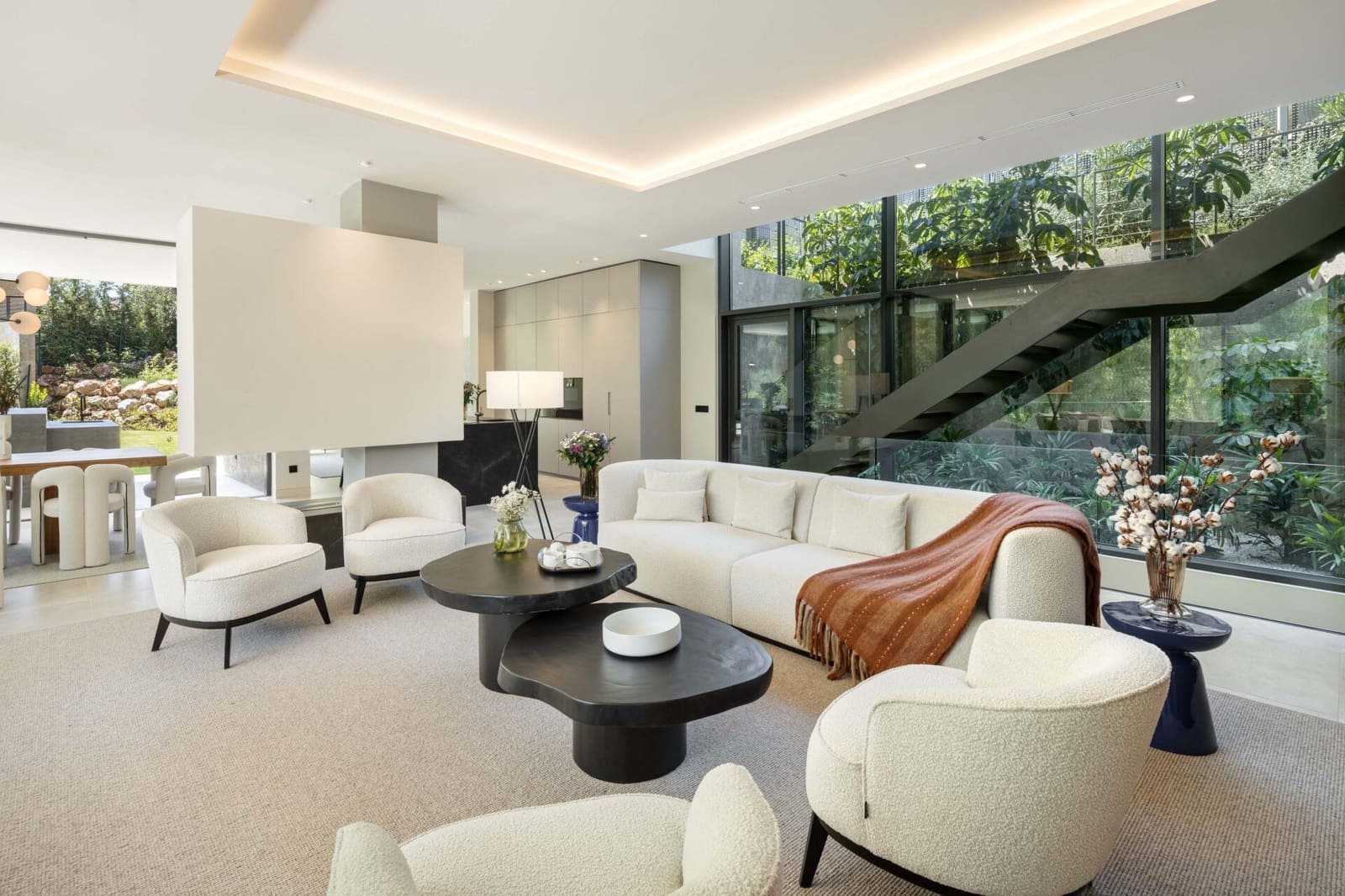 6 bedroom Villa for sale in Nueva Andalucia with pool - € 4,375,000 (Ref: 8770086)