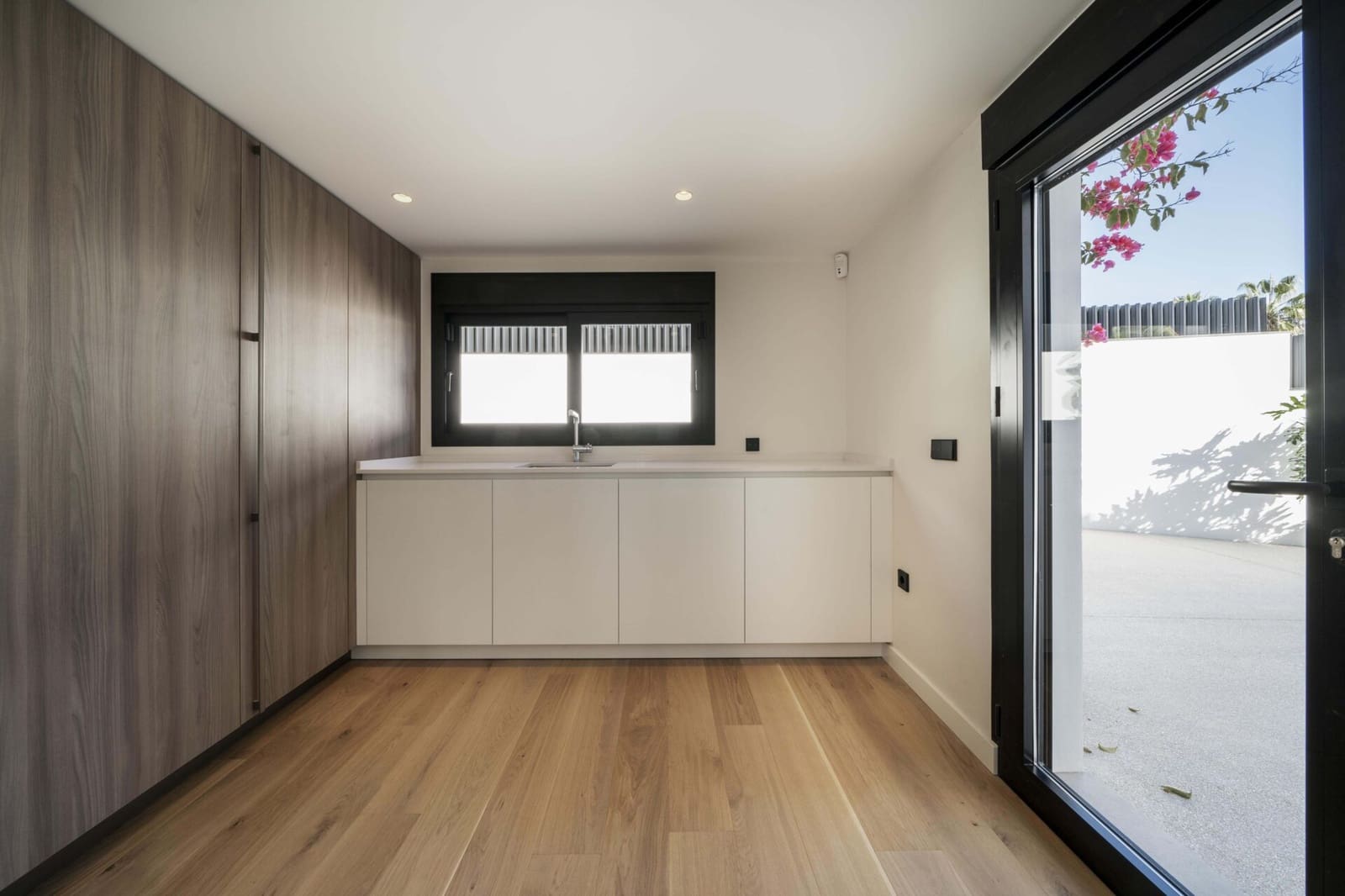 5 bedroom Villa for sale in Marbella with pool garage - € 5,950,000 (Ref: 8778243)