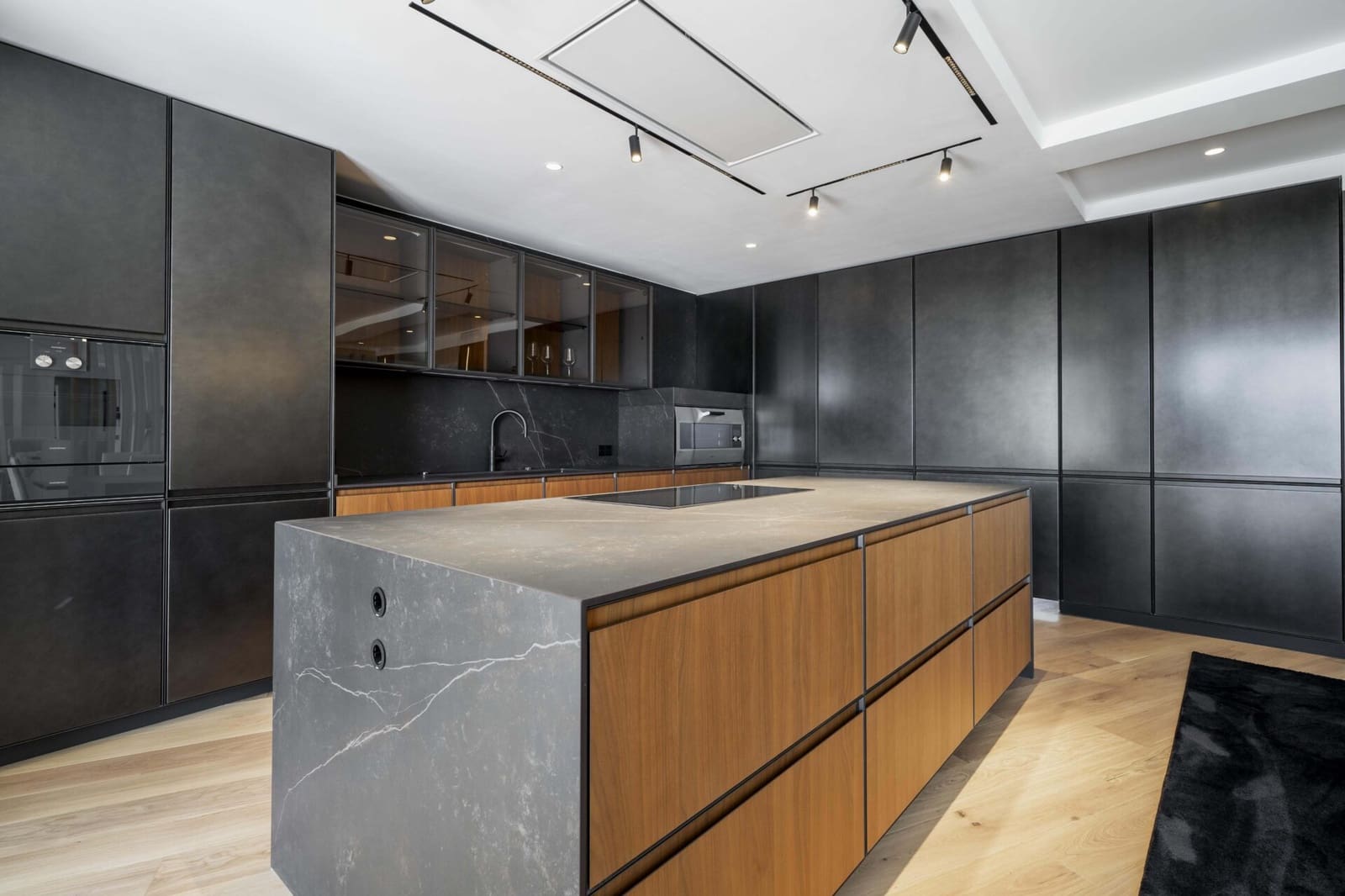 5 bedroom Villa for sale in Marbella with pool garage - € 5,950,000 (Ref: 8778243)