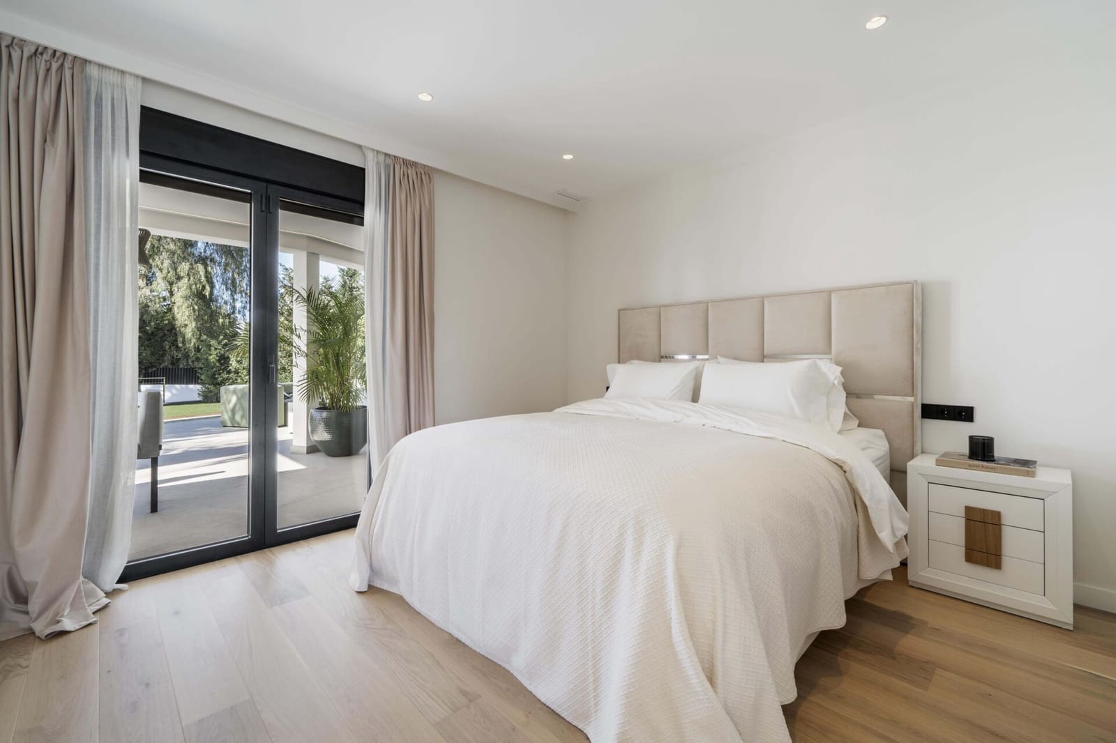 5 bedroom Villa for sale in Marbella with pool garage - € 5,950,000 (Ref: 8778243)