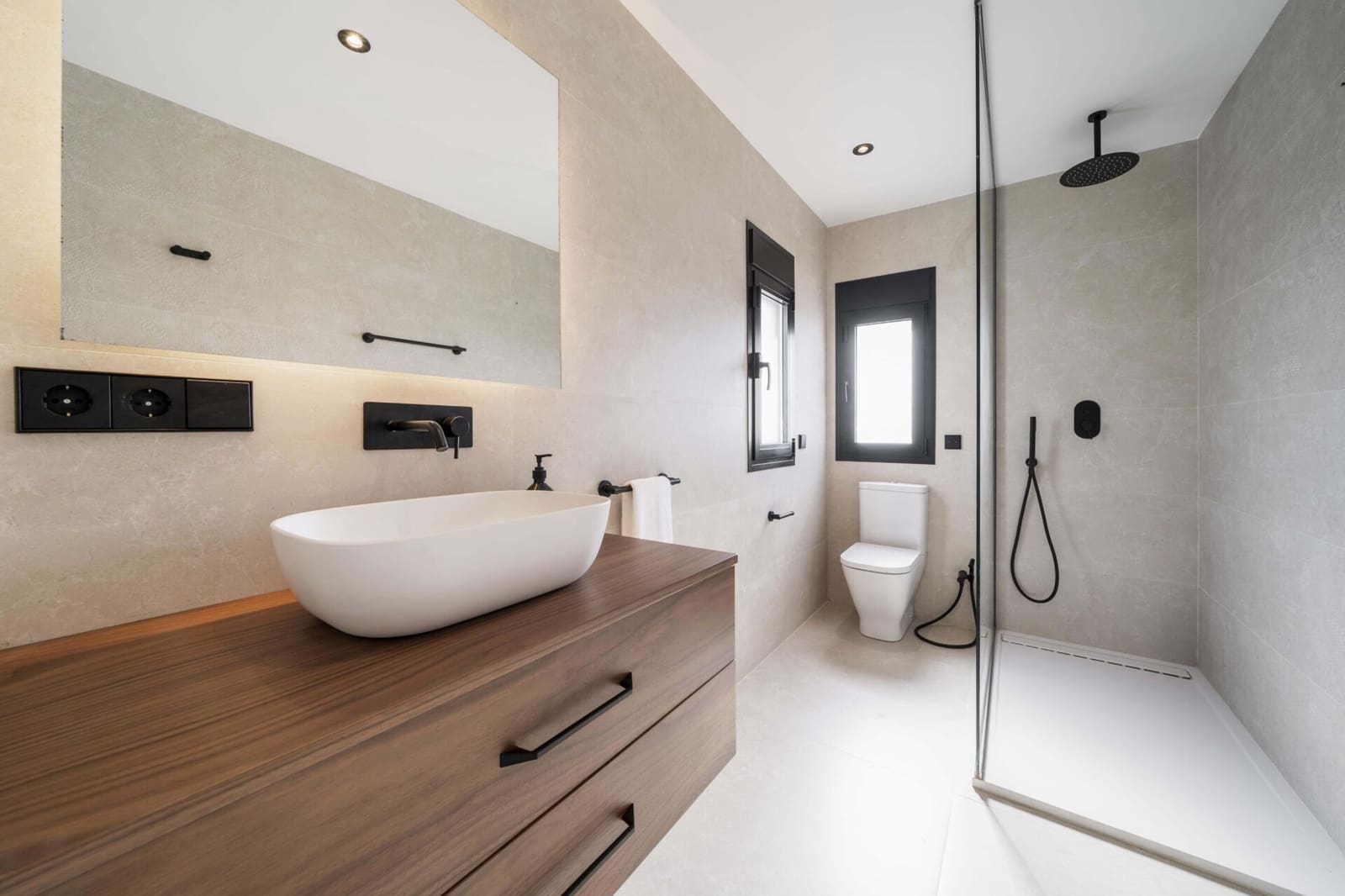 5 bedroom Villa for sale in Marbella with pool garage - € 5,950,000 (Ref: 8778243)