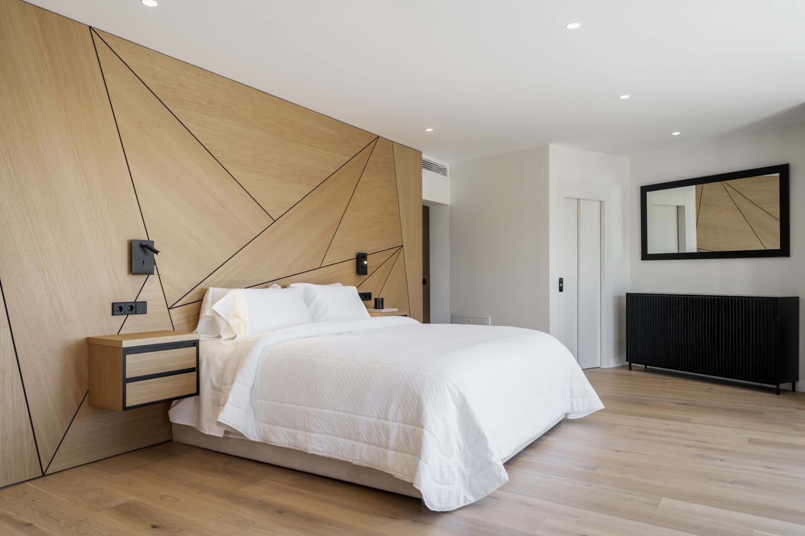 5 bedroom Villa for sale in Marbella with pool garage - € 5,950,000 (Ref: 8778243)