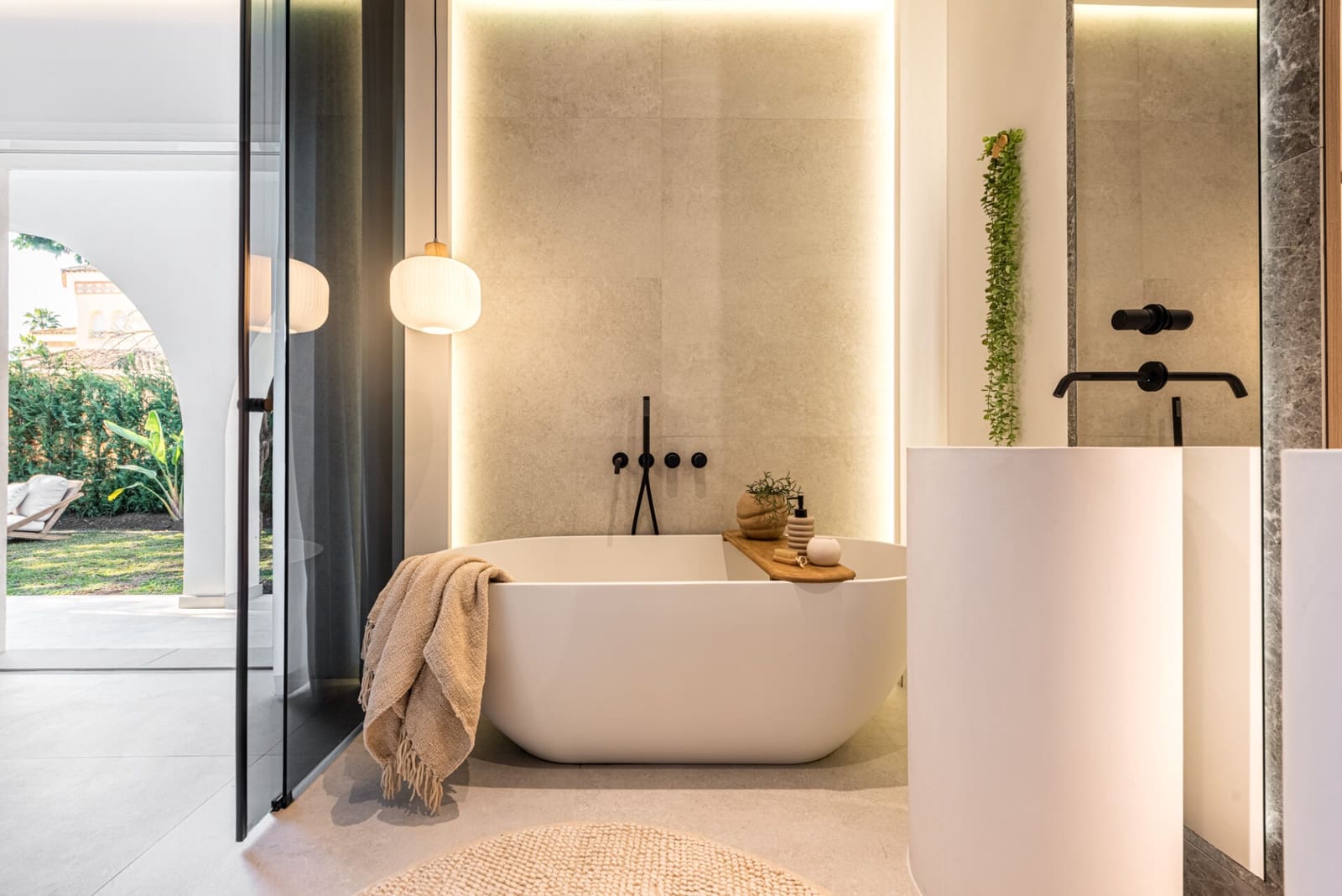 3 soverom Villa til salgs i Nueva Andalucia med svømmebasseng - € 1 349 000 (Ref: 8783558)