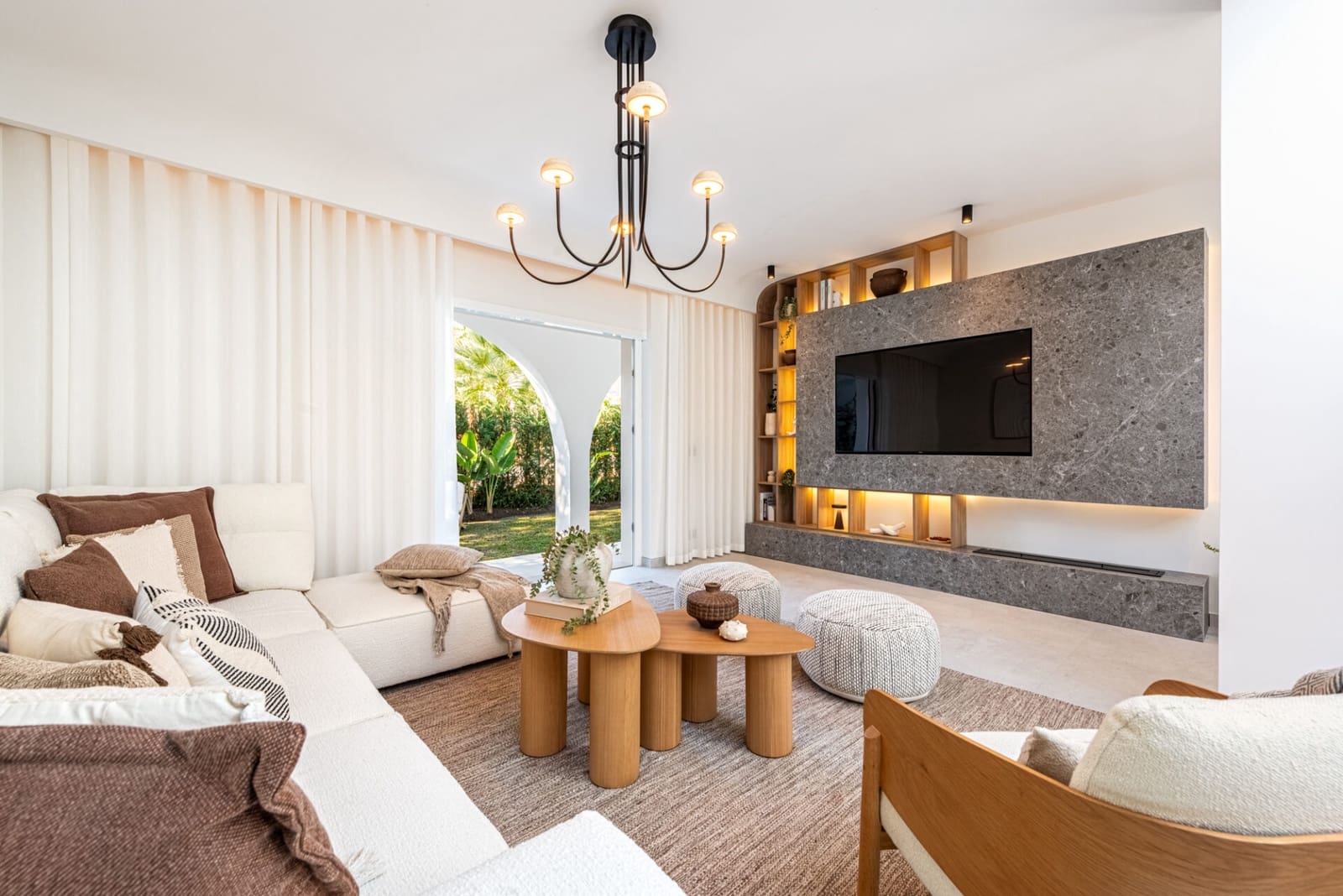 3 soverom Villa til salgs i Nueva Andalucia med svømmebasseng - € 1 349 000 (Ref: 8783558)