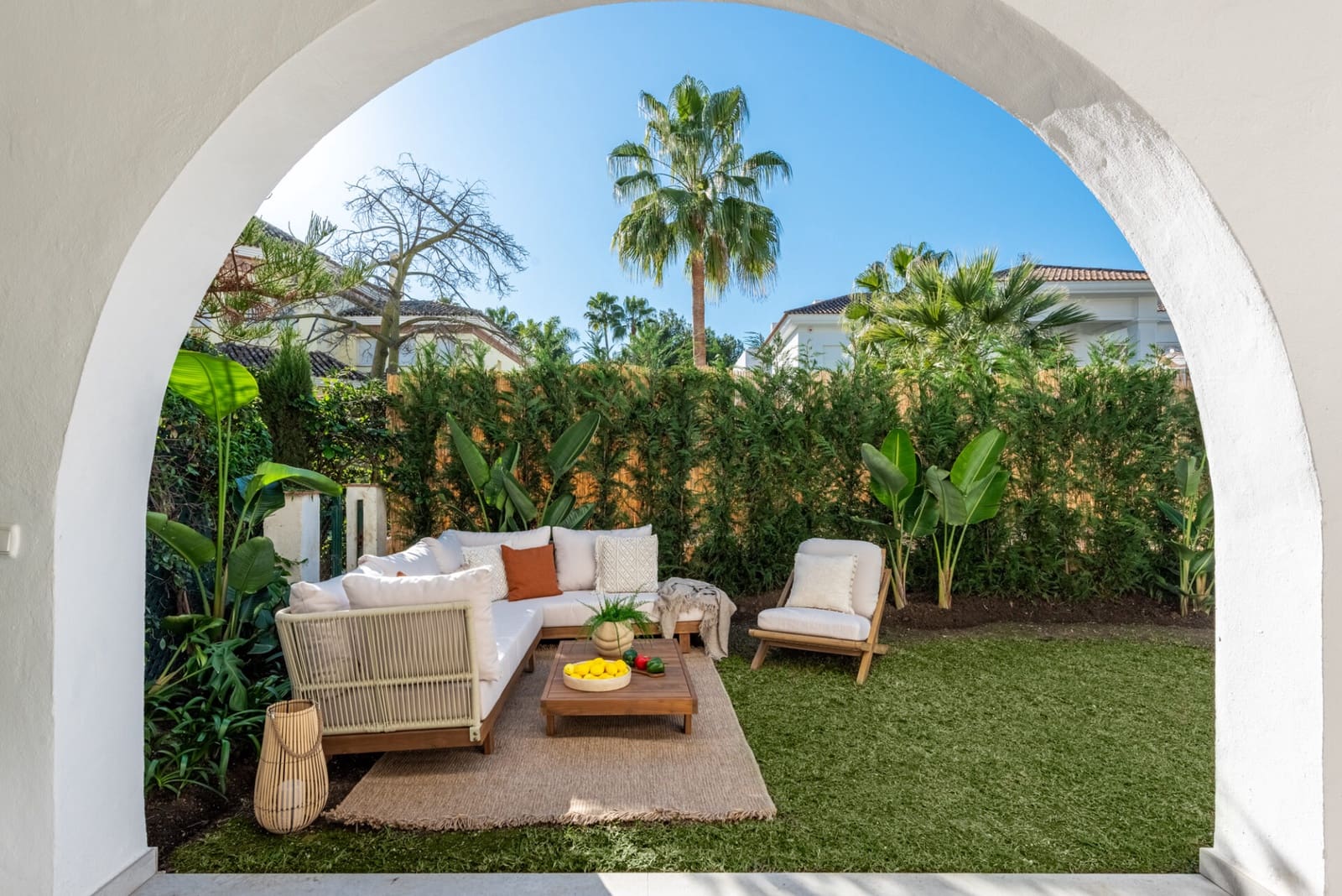 3 soverom Villa til salgs i Nueva Andalucia med svømmebasseng - € 1 349 000 (Ref: 8783558)