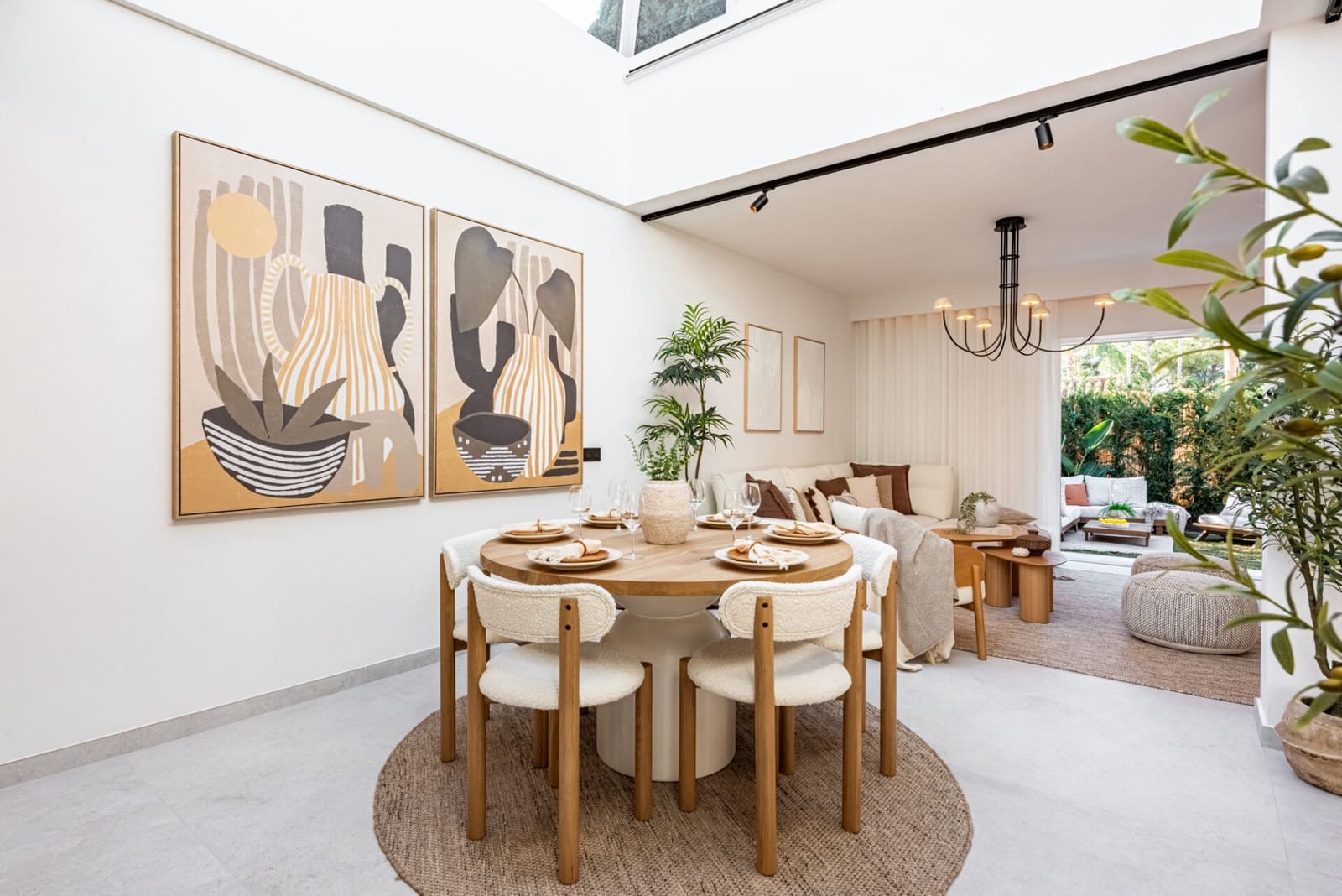 3 soverom Villa til salgs i Nueva Andalucia med svømmebasseng - € 1 349 000 (Ref: 8783558)