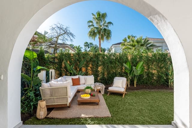 3 soverom Villa til salgs i Nueva Andalucia, Marbella med svømmebasseng - € 1 349 000 (Ref: 8783558)