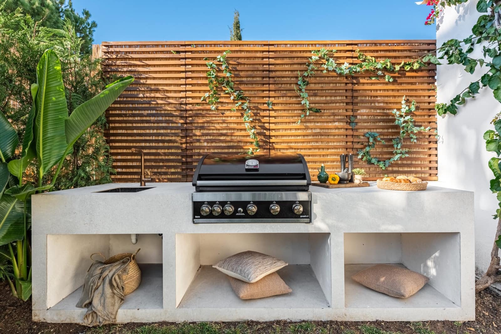 3 soverom Villa til salgs i Nueva Andalucia med svømmebasseng - € 1 349 000 (Ref: 8783558)