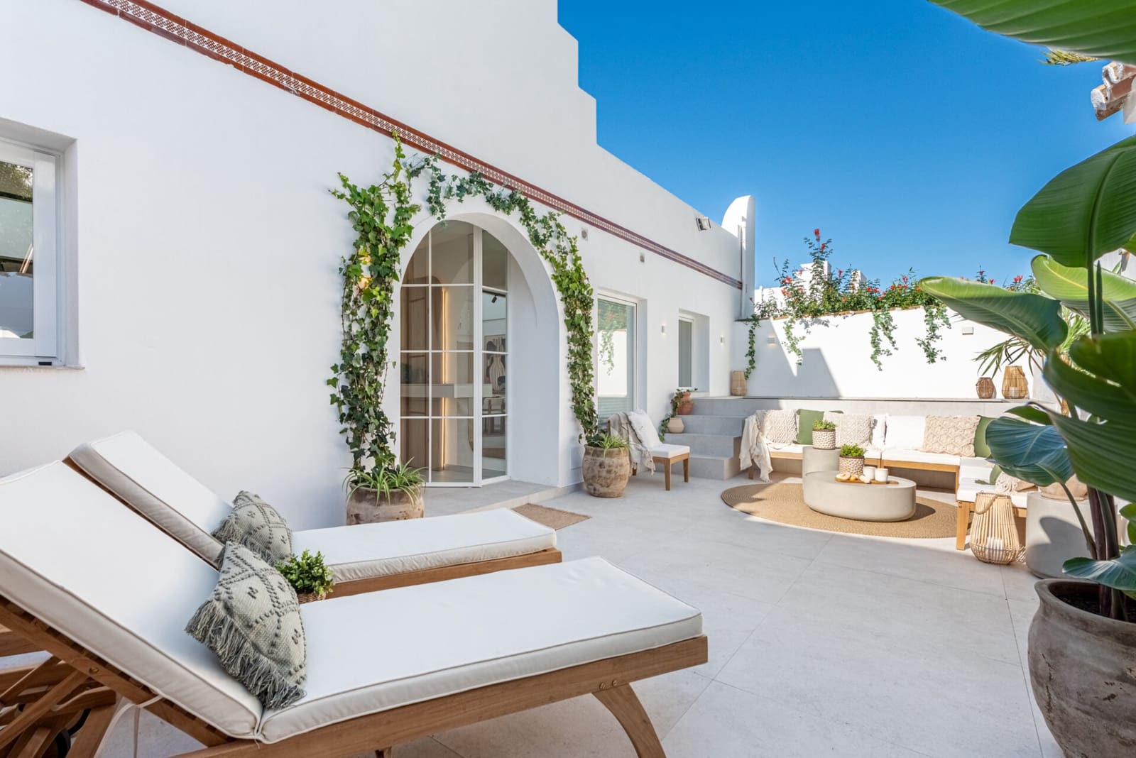 3 soverom Villa til salgs i Nueva Andalucia med svømmebasseng - € 1 349 000 (Ref: 8783558)