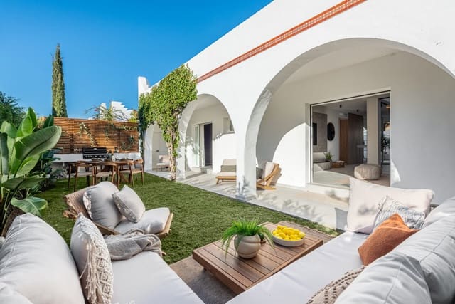 3 soverom Villa til salgs i Nueva Andalucia, Marbella med svømmebasseng - € 1 349 000 (Ref: 8783558)
