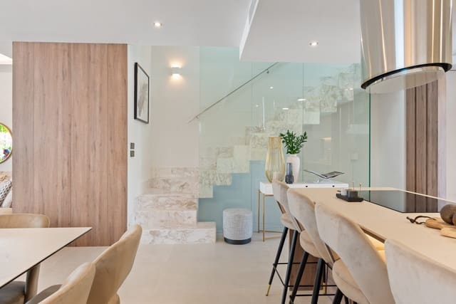 5 makuuhuone Omakotitalo myytävänä paikassa Puerto Banus, Marbella mukana uima-altaan - 2 395 000 € (Ref: 8783561)