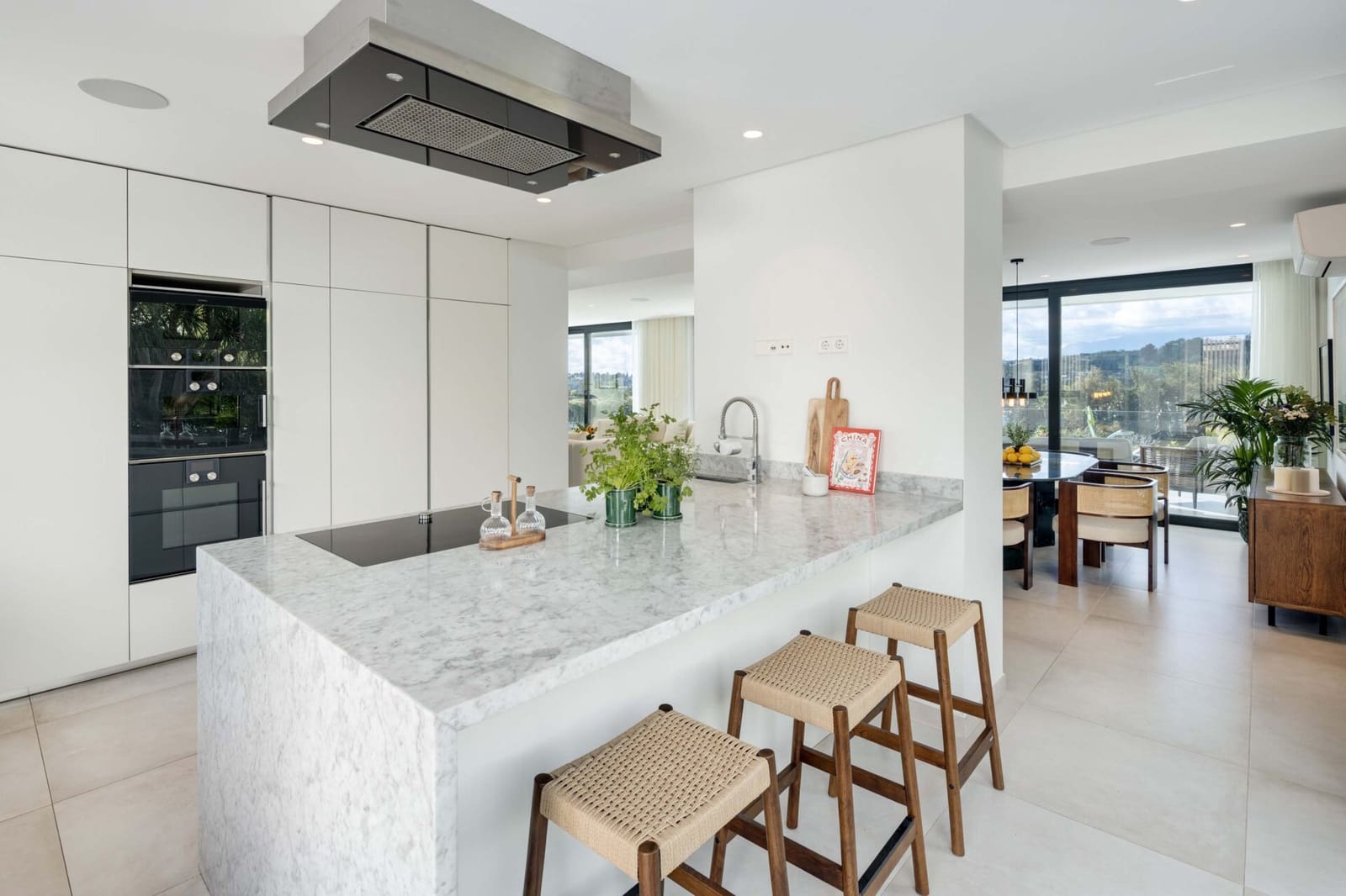 6 bedroom Villa for sale in Nueva Andalucia with pool garage - € 3,995,000 (Ref: 8786134)