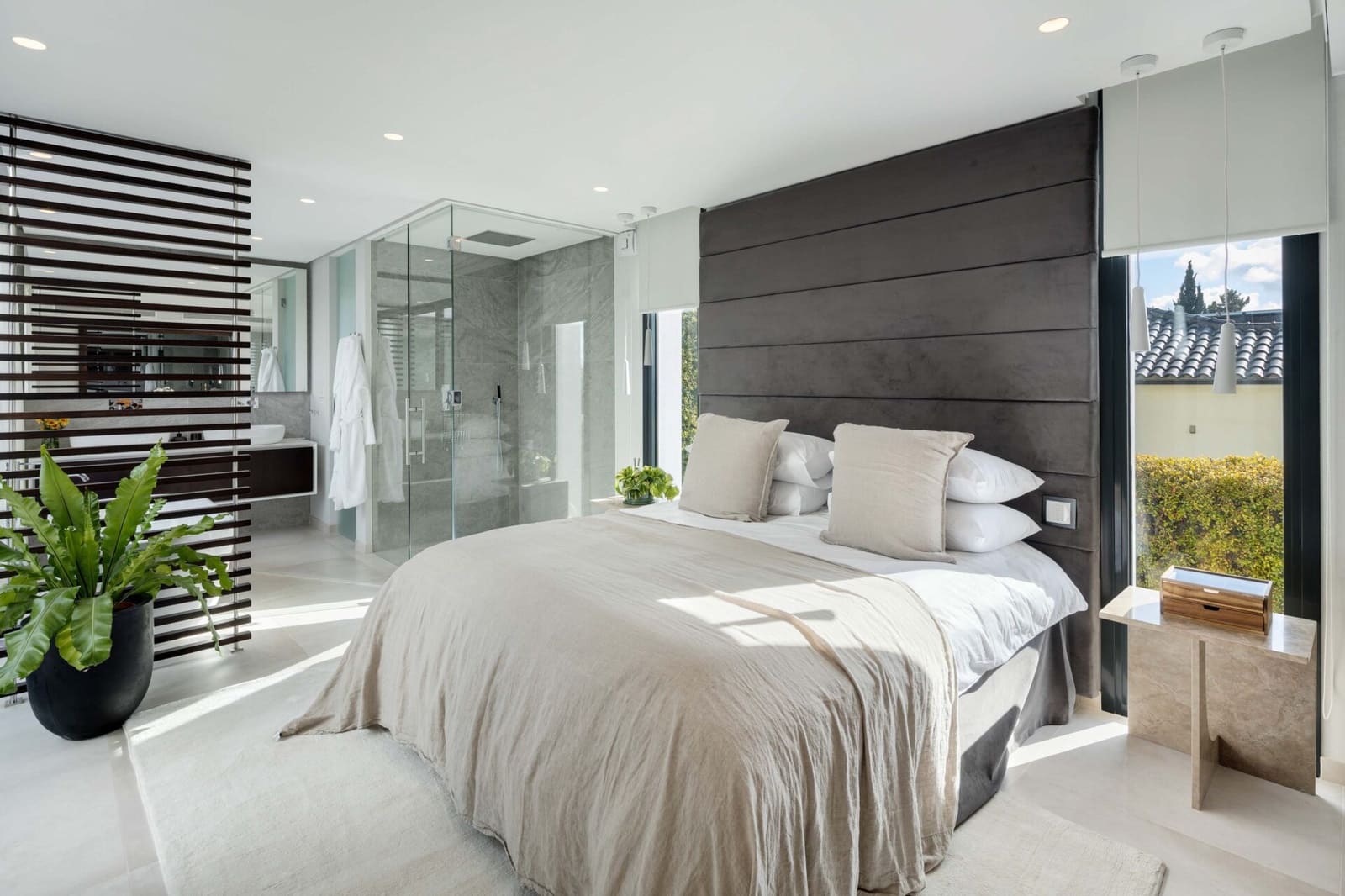 6 bedroom Villa for sale in Nueva Andalucia with pool garage - € 3,995,000 (Ref: 8786134)