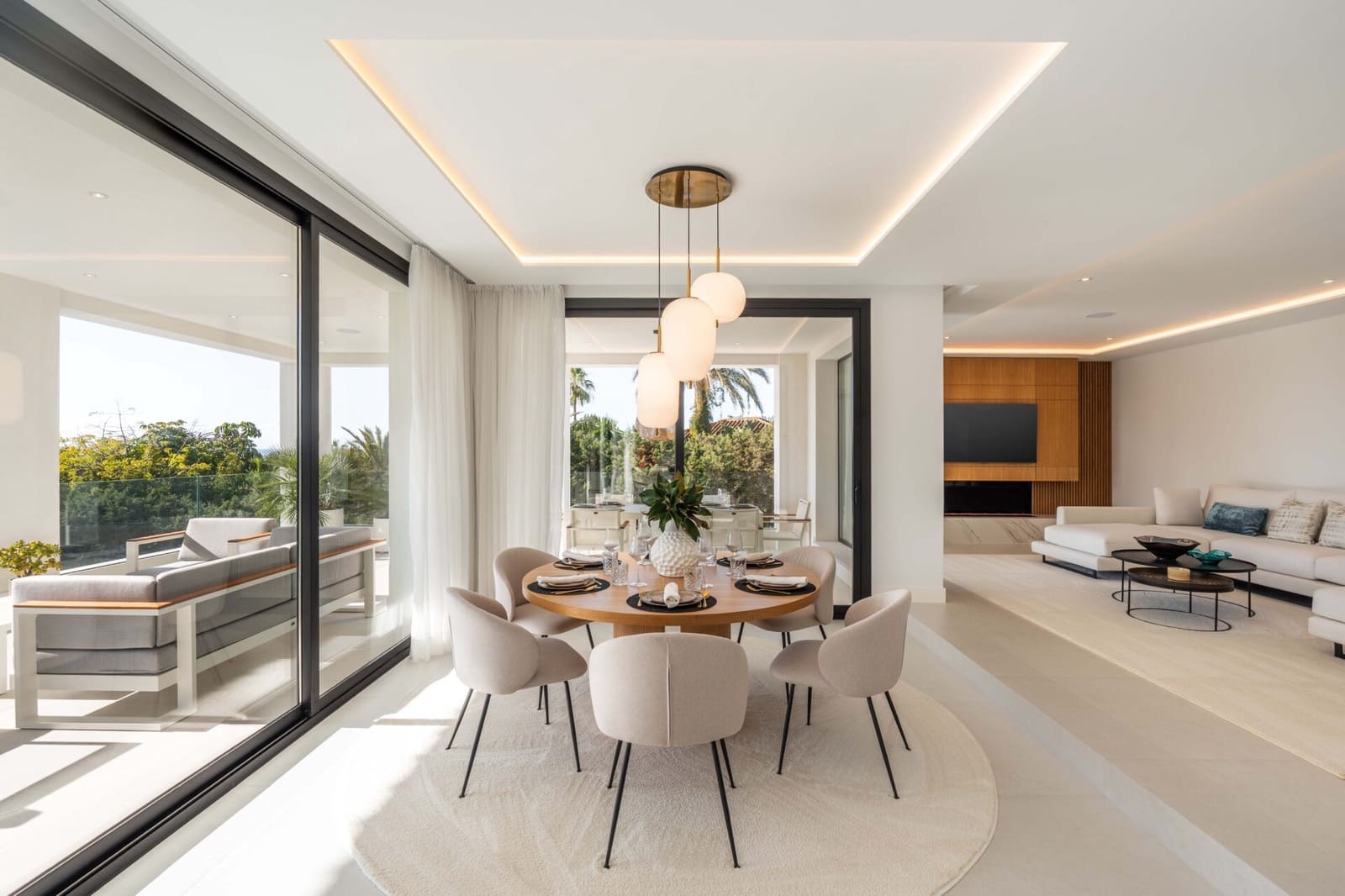 4 bedroom Villa for sale in Marbesa with pool - € 3,669,000 (Ref: 8792159)