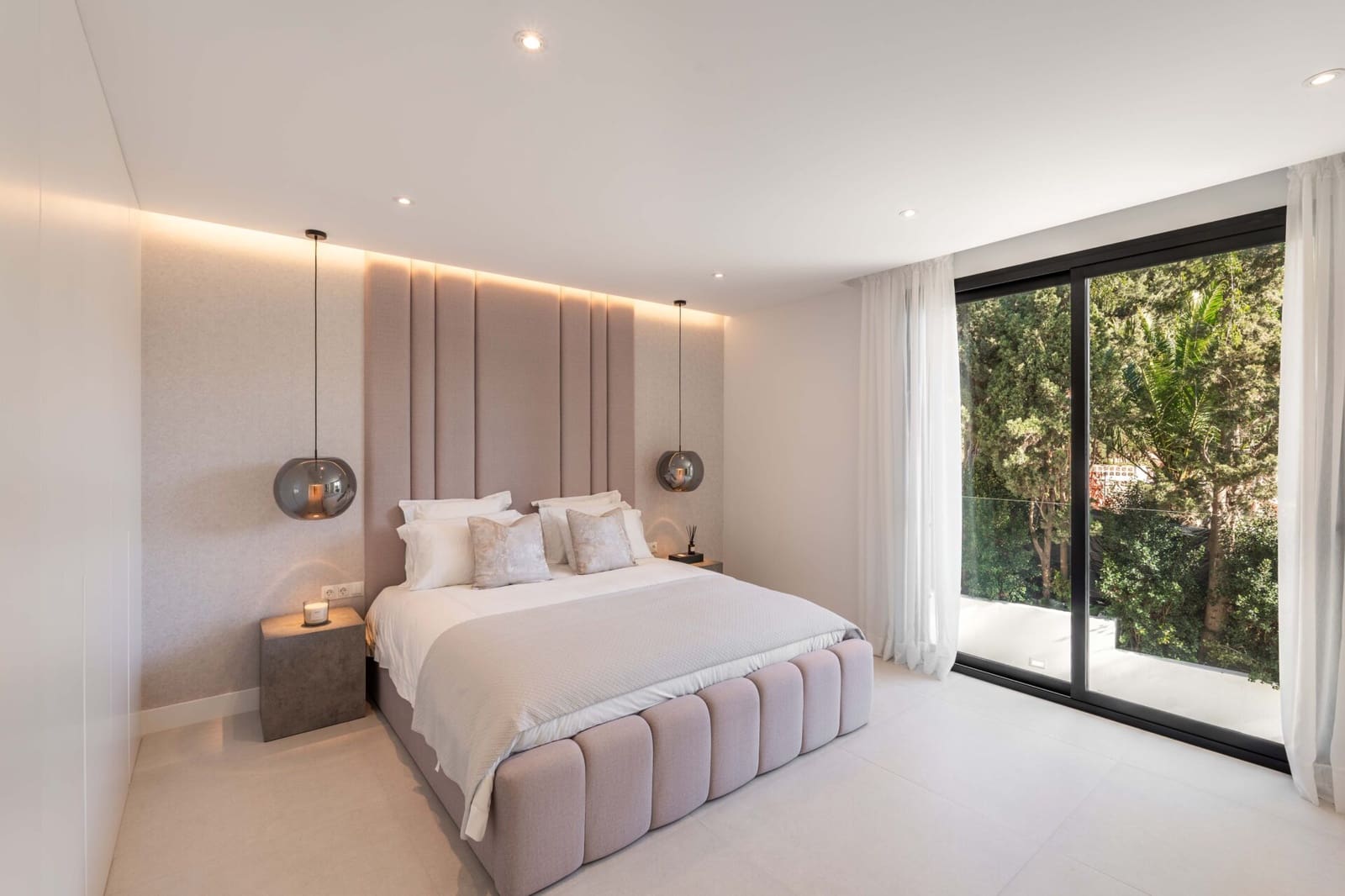 4 bedroom Villa for sale in Marbesa with pool - € 3,669,000 (Ref: 8792159)