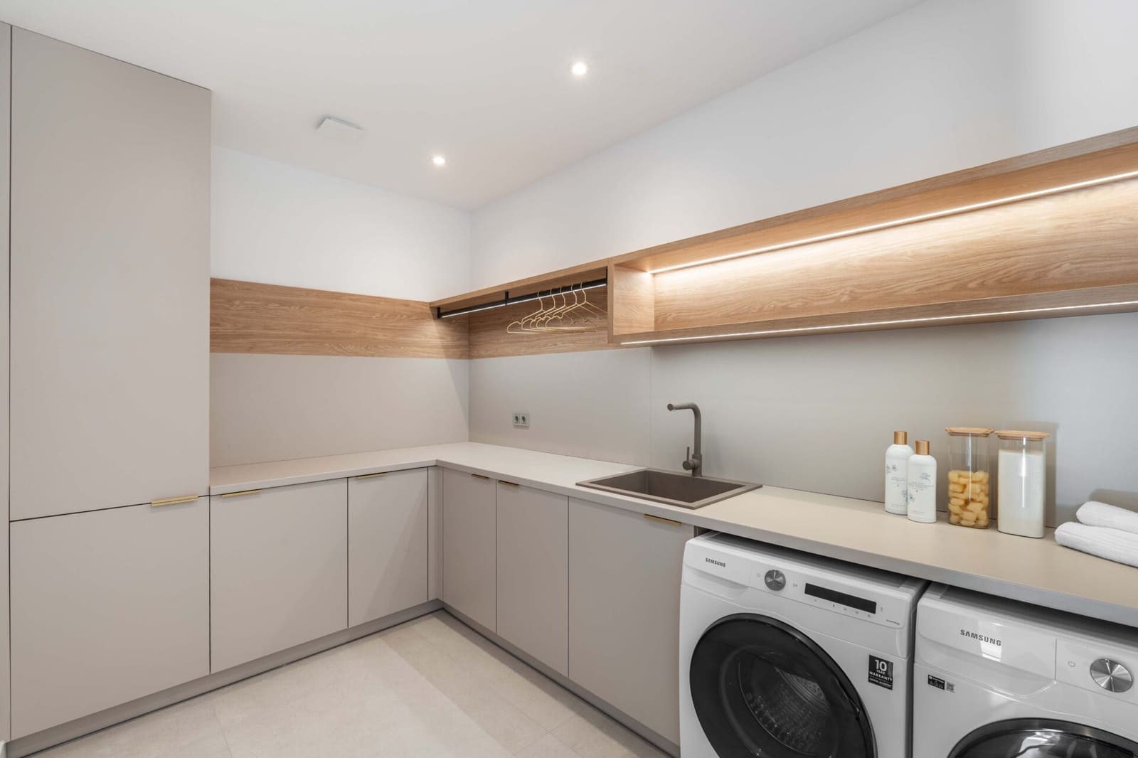 4 bedroom Villa for sale in Marbesa with pool - € 3,669,000 (Ref: 8792159)