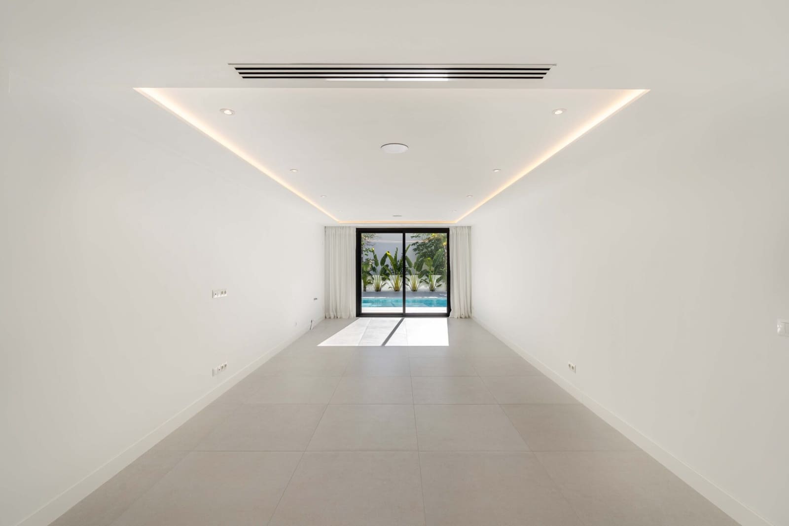 4 bedroom Villa for sale in Marbesa with pool - € 3,669,000 (Ref: 8792159)