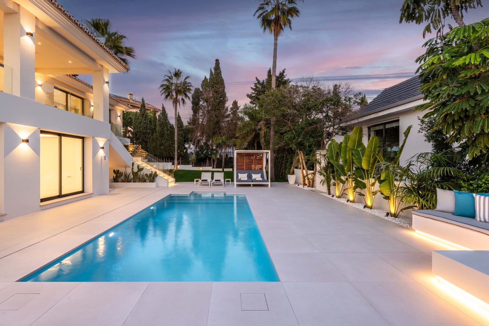 4 bedroom Villa for sale in Marbesa with pool - € 3,669,000 (Ref: 8792159)