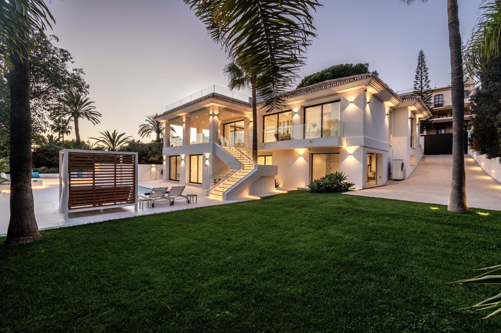 4 bedroom Villa for sale in Marbesa with pool - € 3,669,000 (Ref: 8792159)