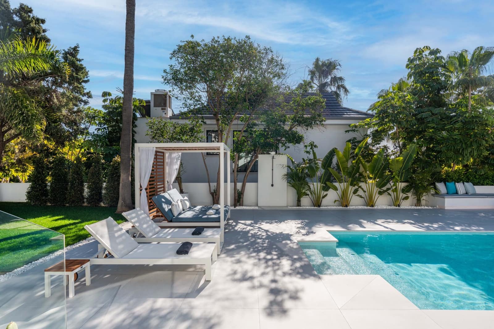 4 bedroom Villa for sale in Marbesa with pool - € 3,669,000 (Ref: 8792159)