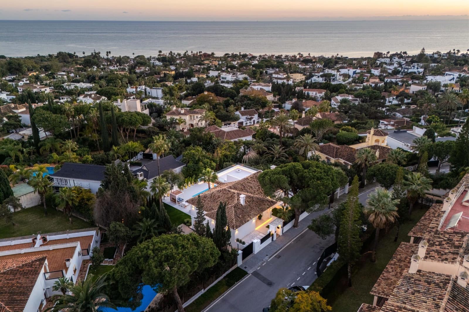 4 bedroom Villa for sale in Marbesa with pool - € 3,669,000 (Ref: 8792159)