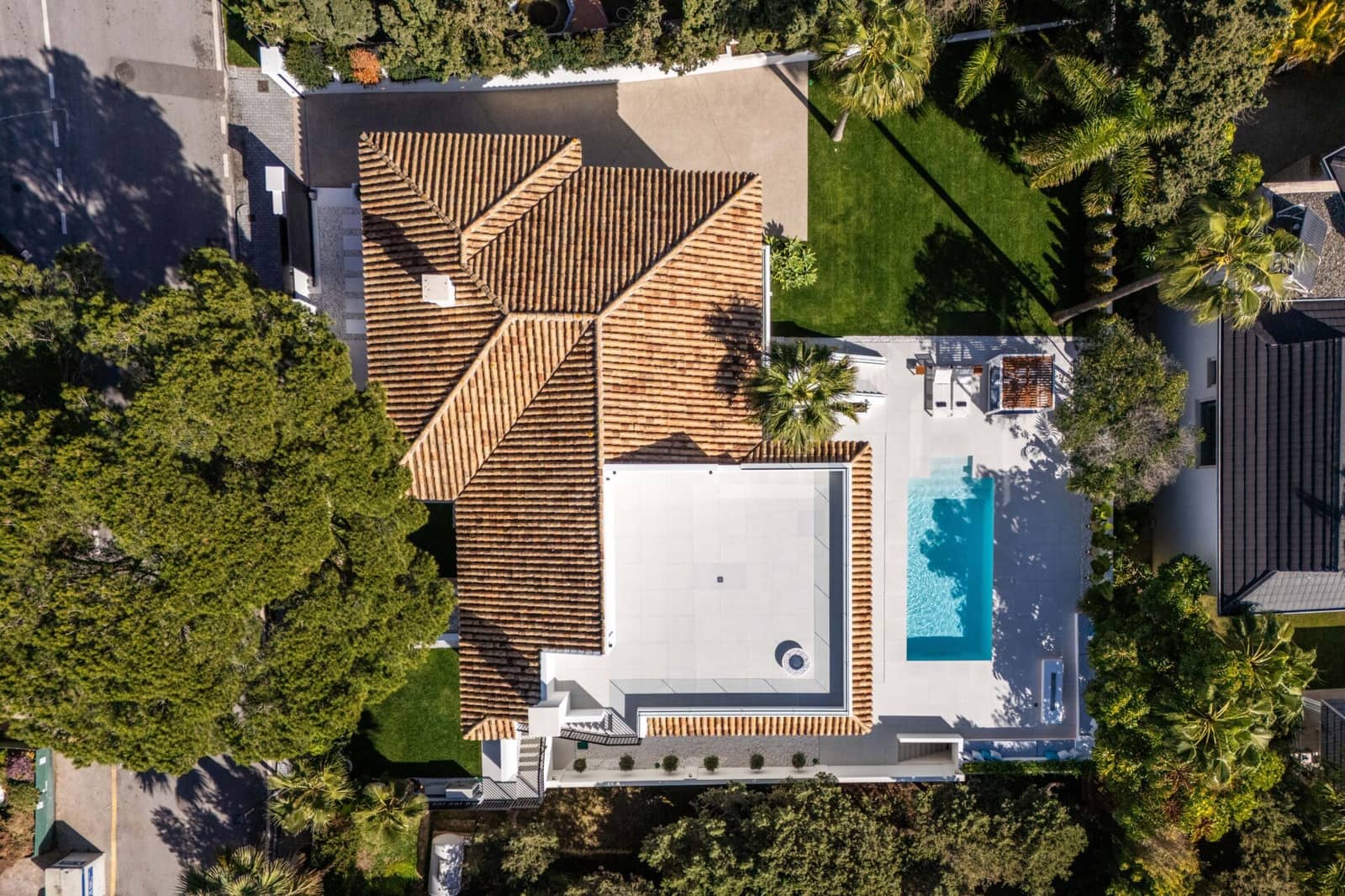 4 bedroom Villa for sale in Marbesa with pool - € 3,669,000 (Ref: 8792159)