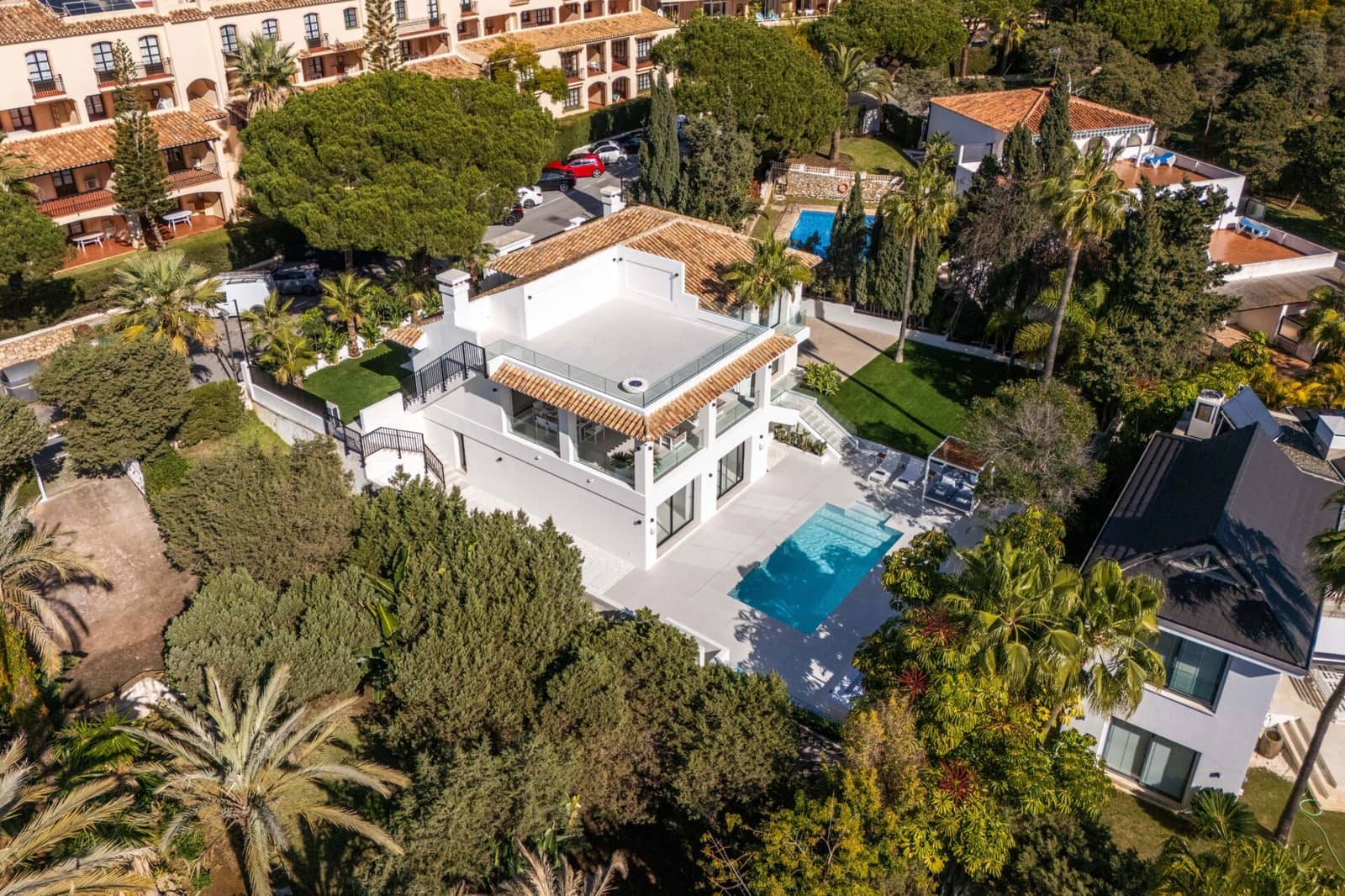 4 bedroom Villa for sale in Marbesa with pool - € 3,669,000 (Ref: 8792159)