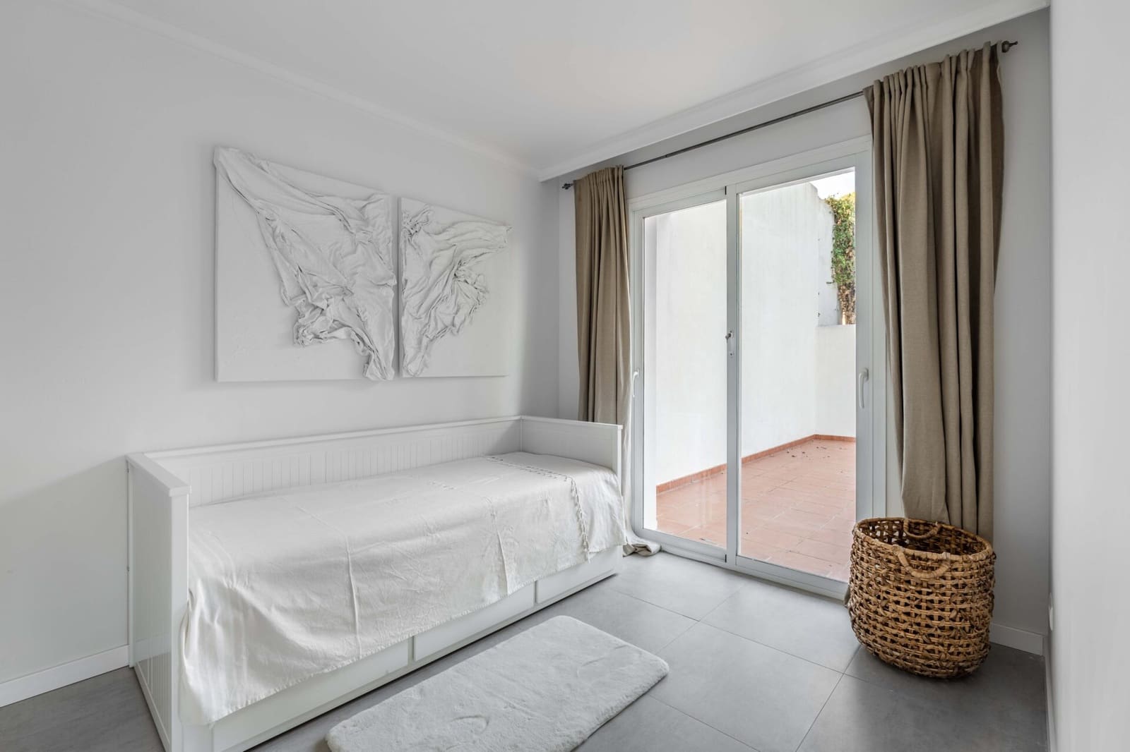 3 bedroom Villa for sale in Estepona - € 799,000 (Ref: 8812403)