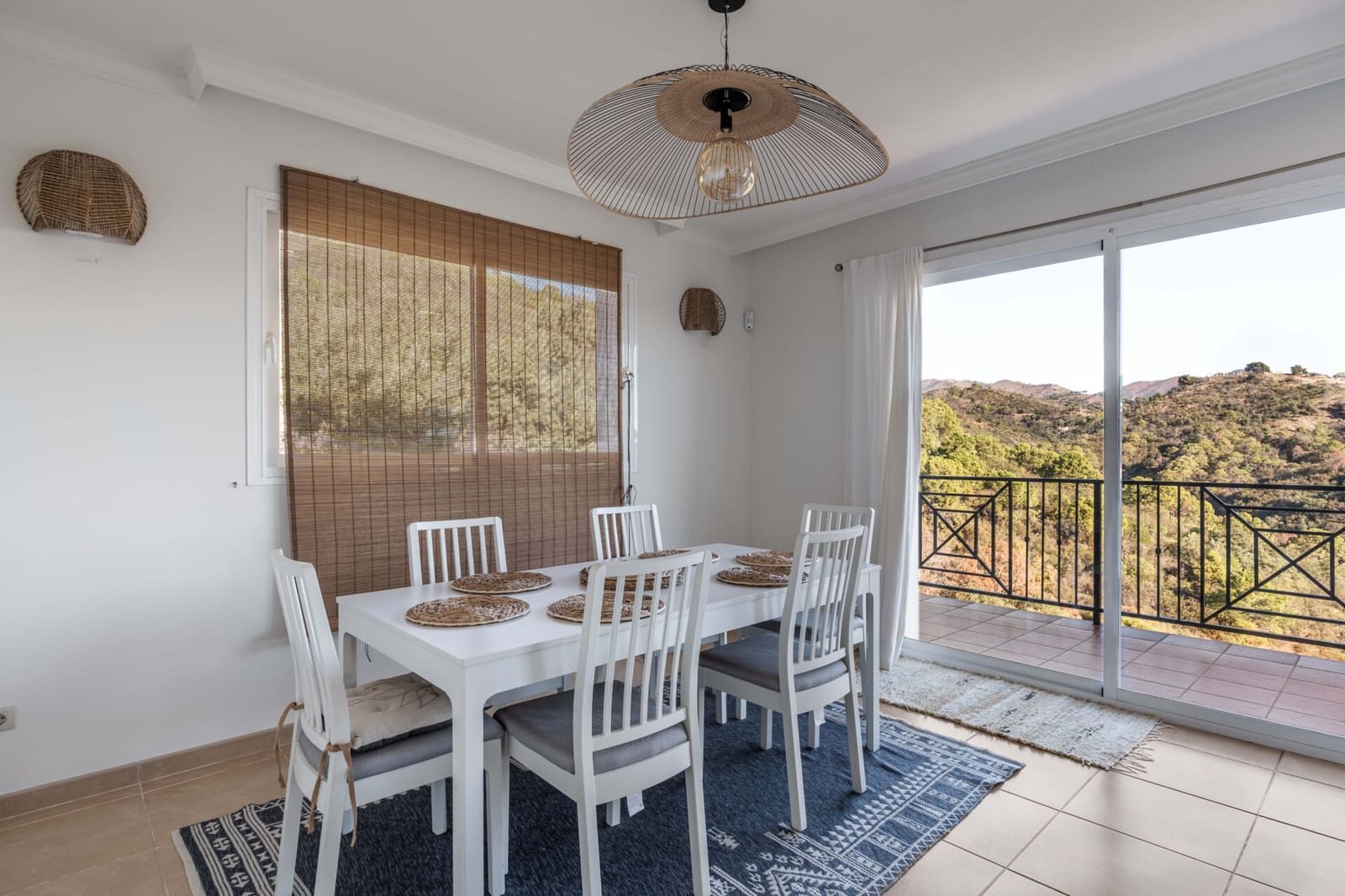 3 bedroom Villa for sale in Estepona - € 799,000 (Ref: 8812403)