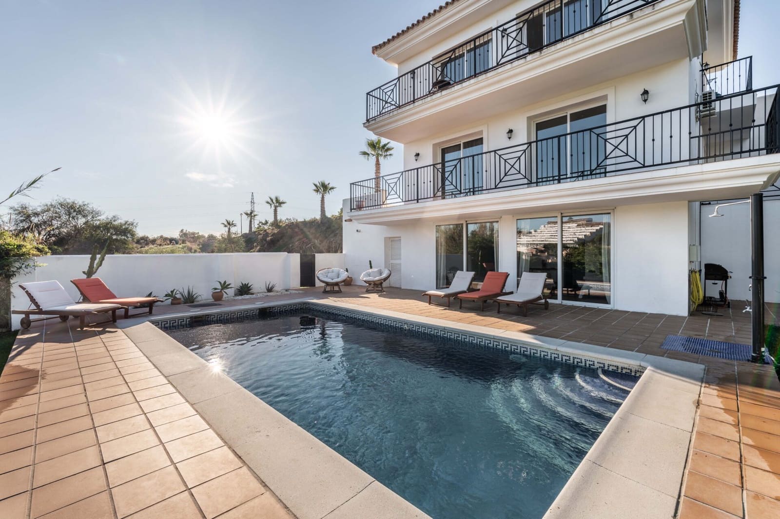 3 bedroom Villa for sale in Estepona - € 799,000 (Ref: 8812403)