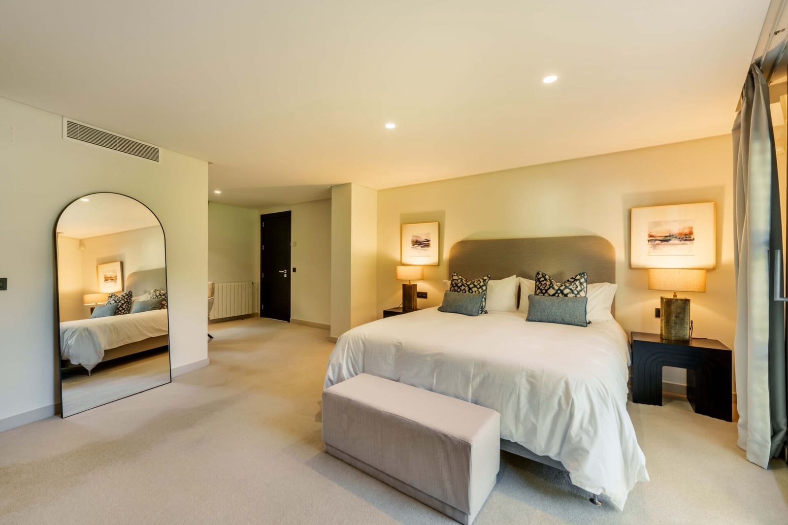 5 bedroom Villa for sale in Nueva Andalucia with garage - € 7,500,000 (Ref: 8827302)