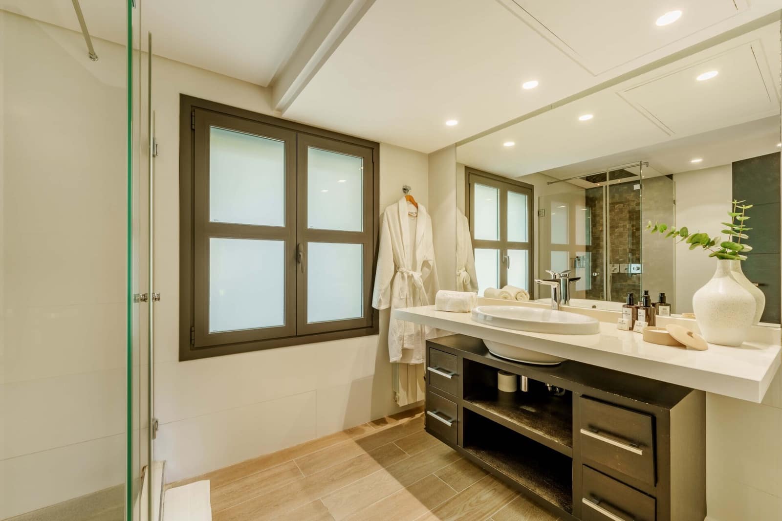 5 bedroom Villa for sale in Nueva Andalucia with garage - € 7,500,000 (Ref: 8827302)