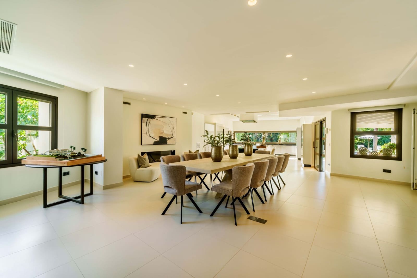 5 bedroom Villa for sale in Nueva Andalucia with garage - € 7,500,000 (Ref: 8827302)