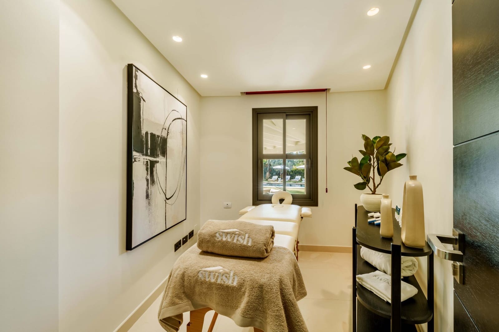 5 bedroom Villa for sale in Nueva Andalucia with garage - € 7,500,000 (Ref: 8827302)