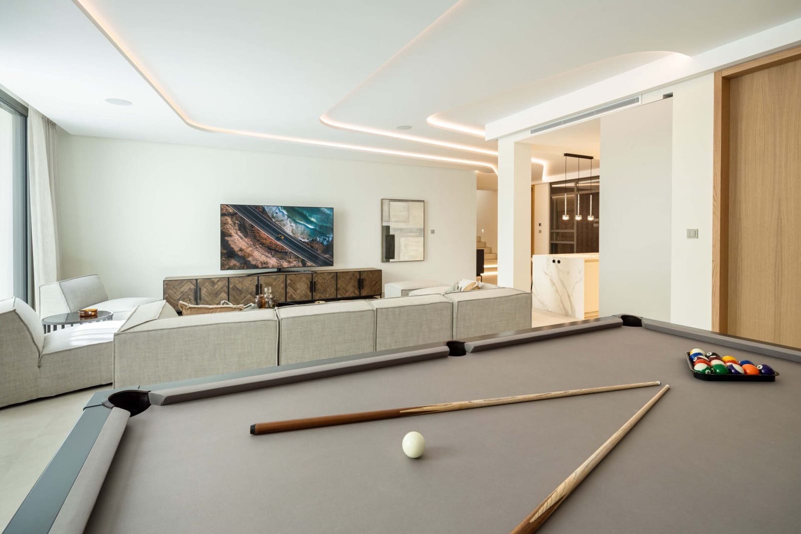 5 bedroom Villa for sale in Nueva Andalucia with pool - € 7,495,000 (Ref: 8836296)