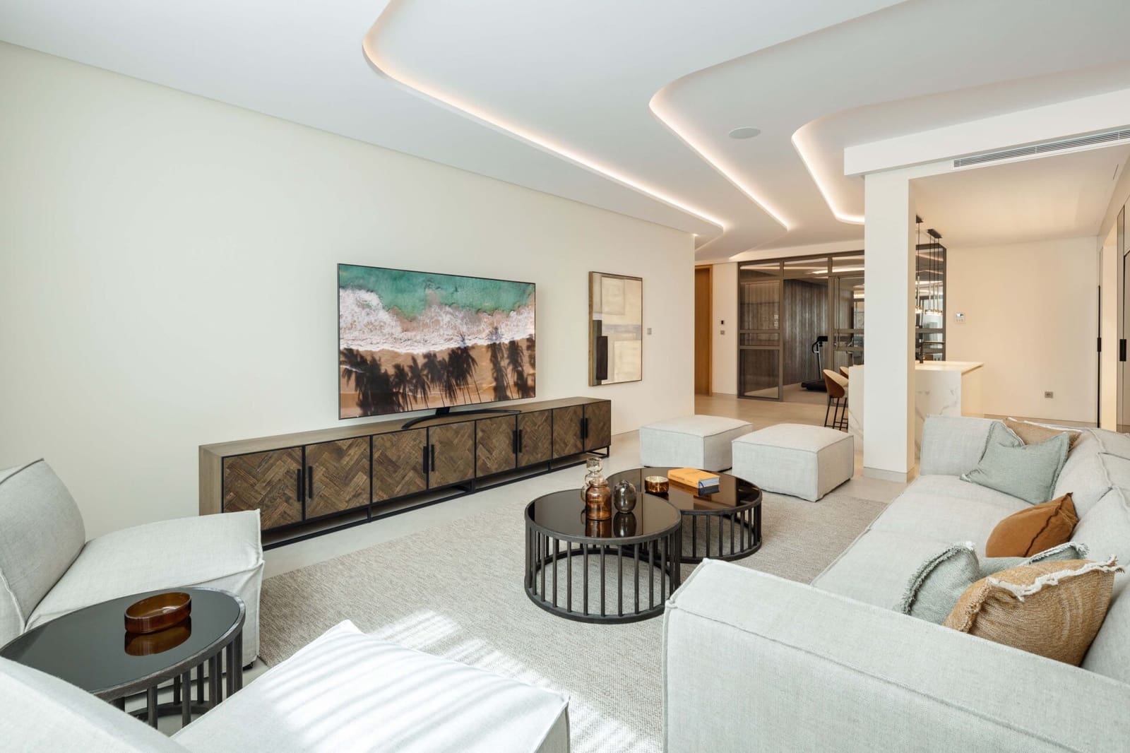 5 bedroom Villa for sale in Nueva Andalucia with pool - € 7,495,000 (Ref: 8836296)