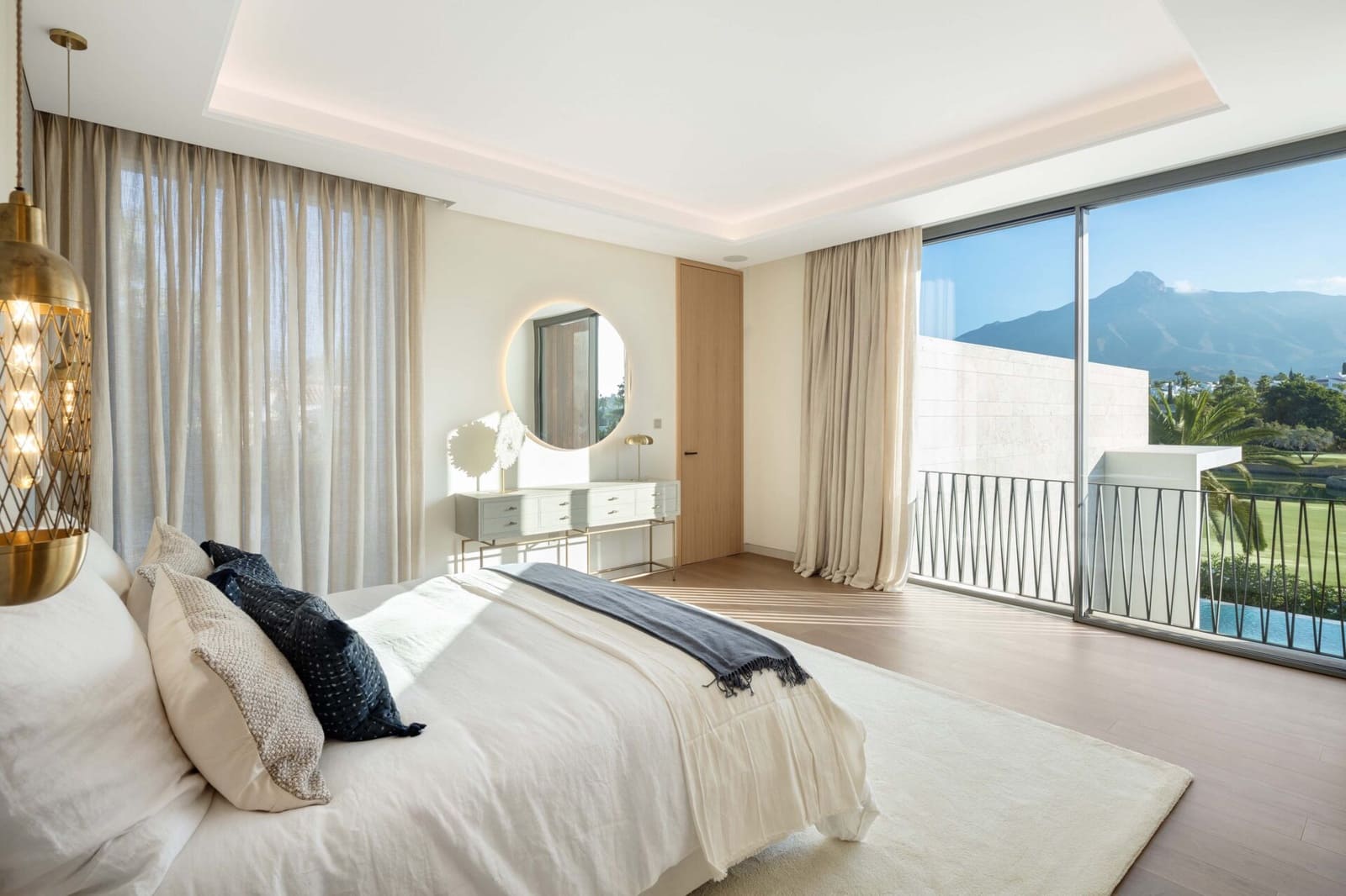 5 bedroom Villa for sale in Nueva Andalucia with pool - € 7,495,000 (Ref: 8836296)