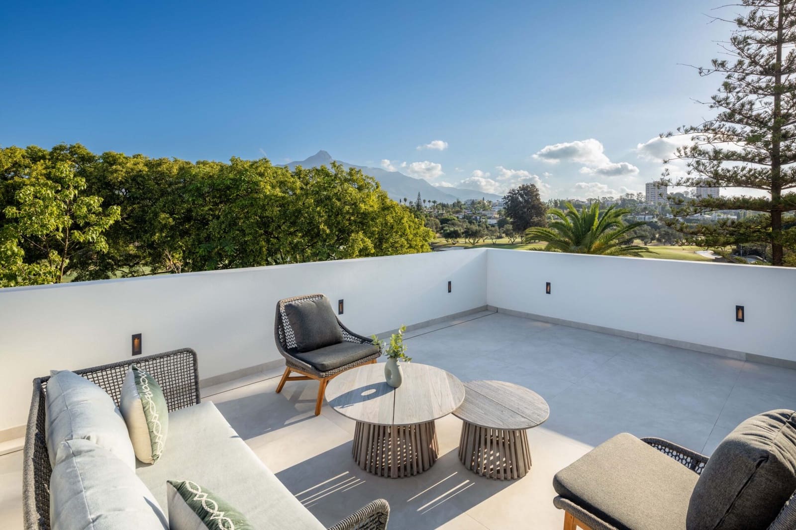 5 bedroom Villa for sale in Nueva Andalucia with pool - € 7,495,000 (Ref: 8836296)