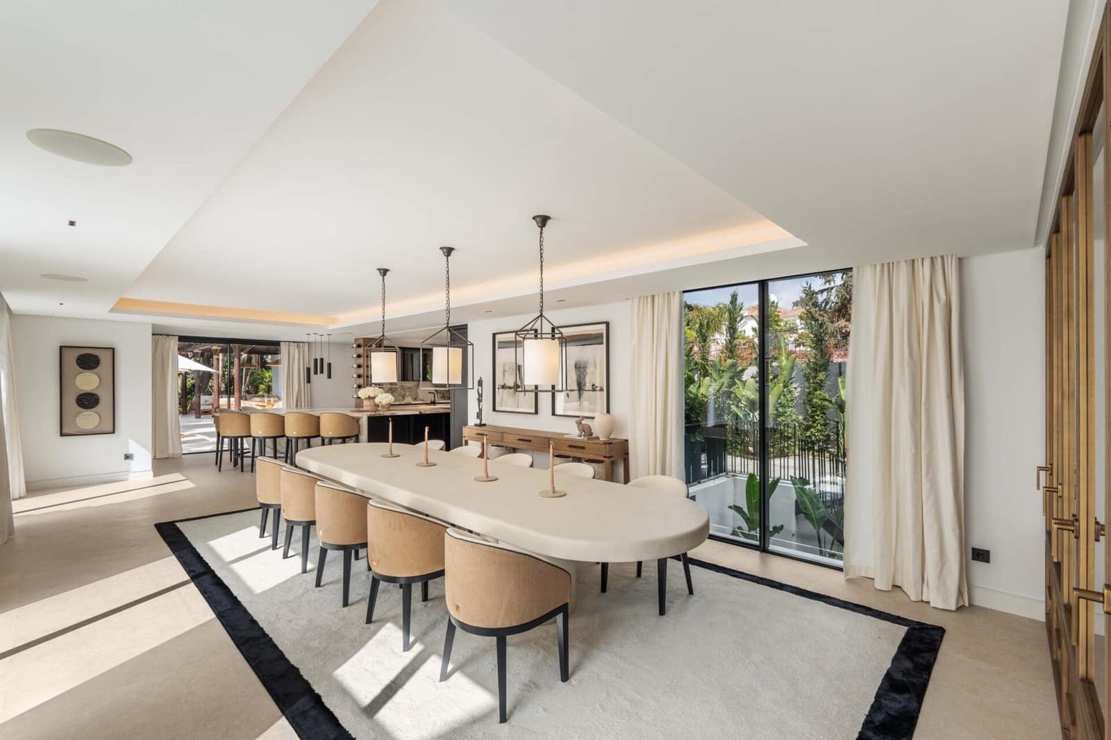 5 bedroom Villa for sale in Nueva Andalucia with pool - € 8,950,000 (Ref: 8840835)