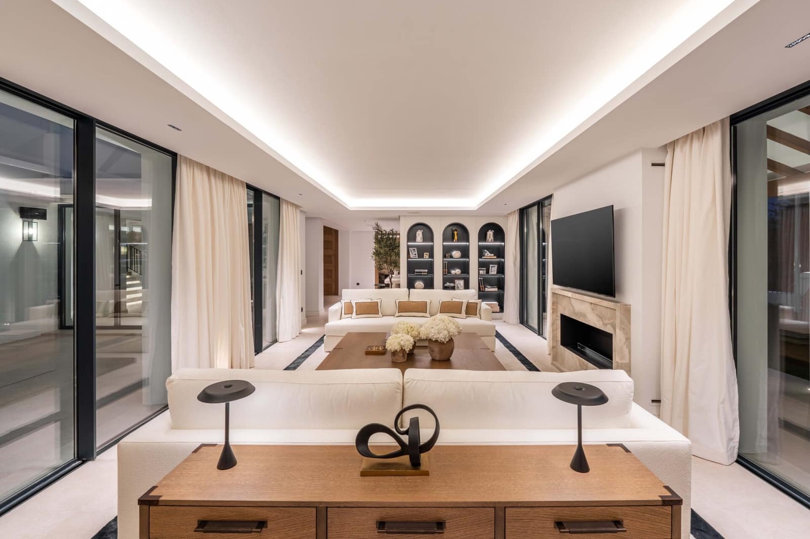 5 bedroom Villa for sale in Nueva Andalucia with pool - € 8,950,000 (Ref: 8840835)