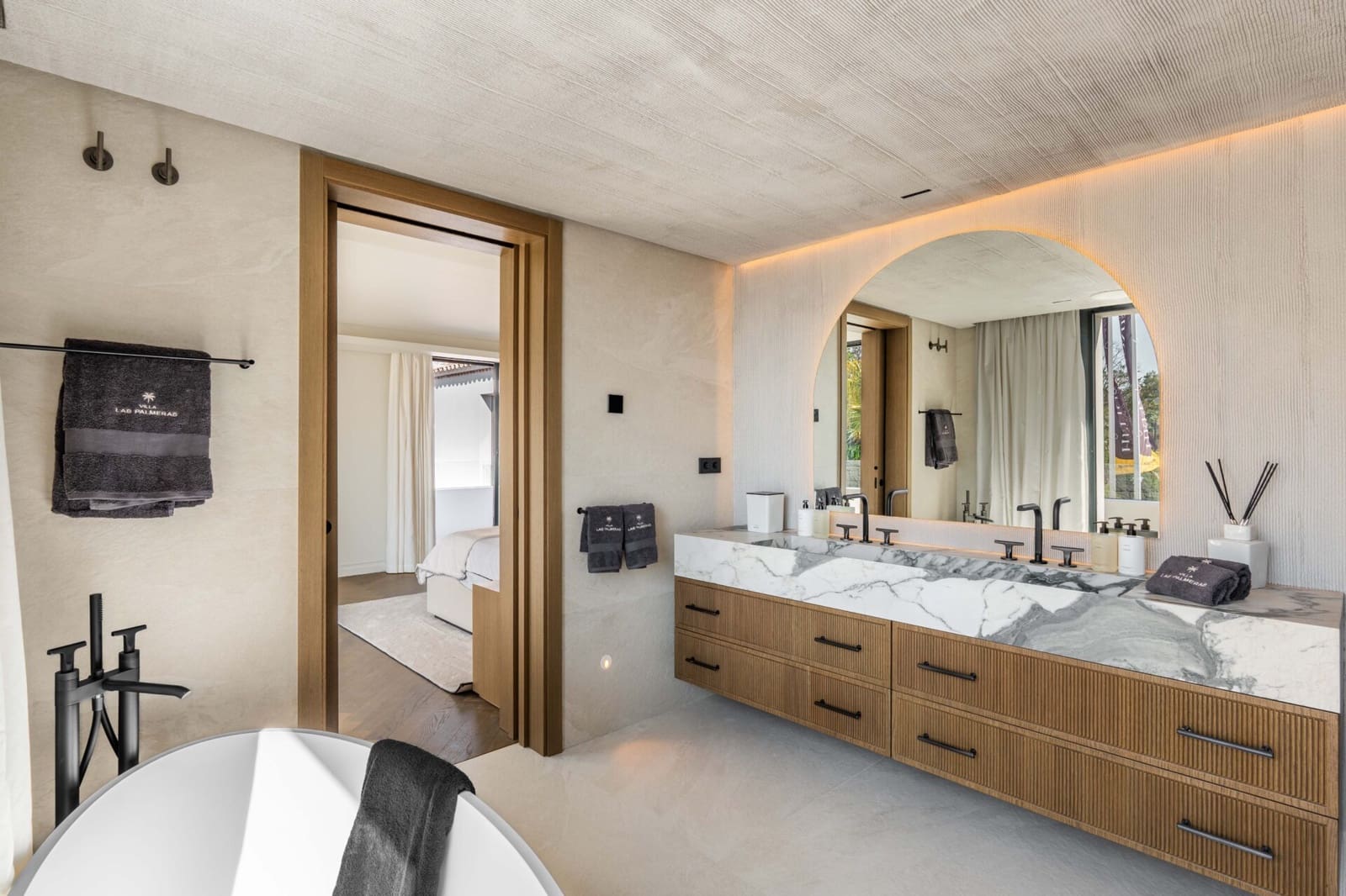 5 bedroom Villa for sale in Nueva Andalucia with pool - € 8,950,000 (Ref: 8840835)