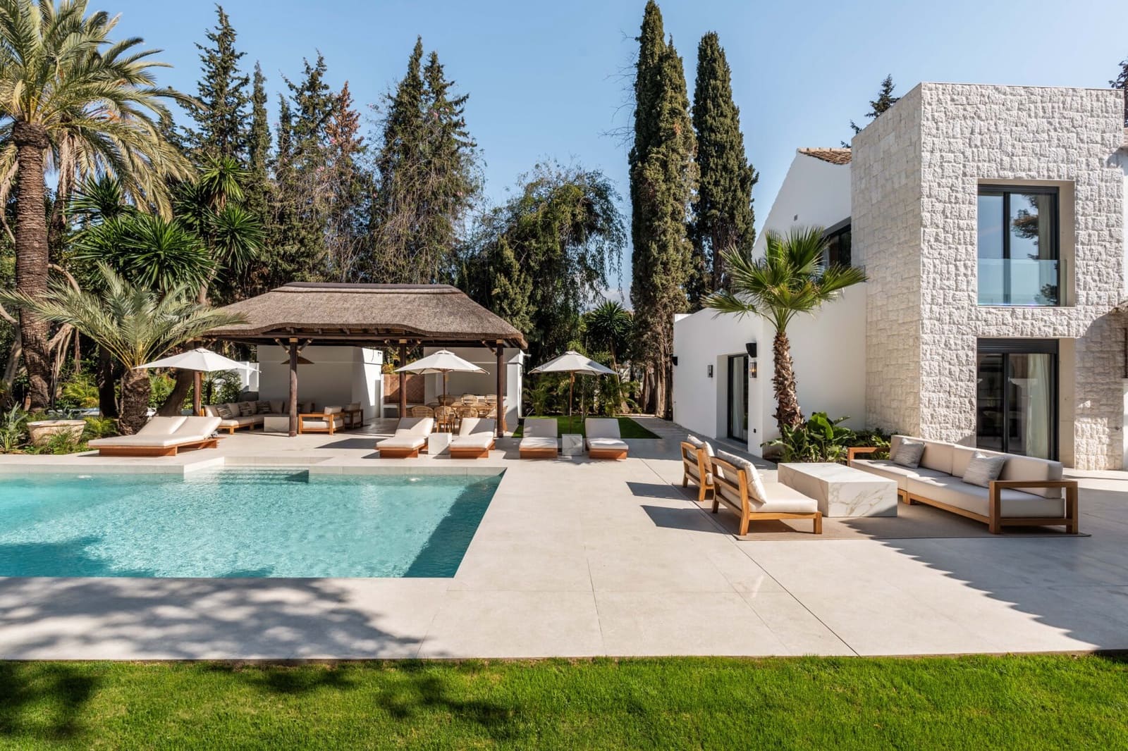 5 bedroom Villa for sale in Nueva Andalucia with pool - € 8,950,000 (Ref: 8840835)