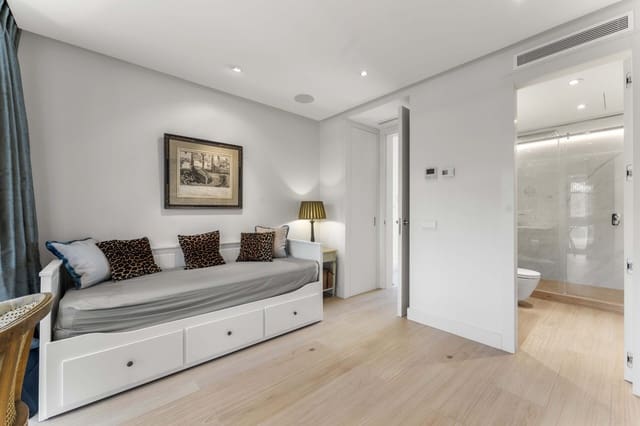 3 bedroom Apartment for sale in Marbella with pool garage - € 3,750,000 (Ref: 8840836)