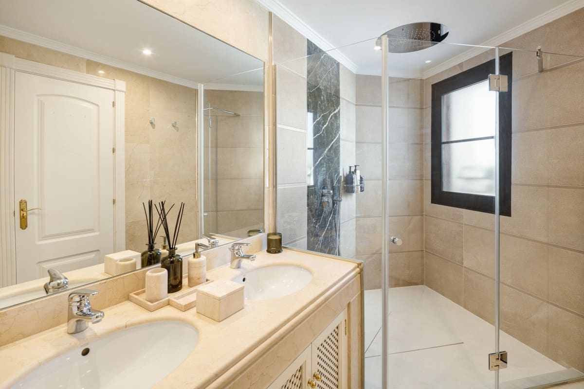 4 soverom Villa til salgs i La Quinta med svømmebasseng - € 2 950 000 (Ref: 8857173)